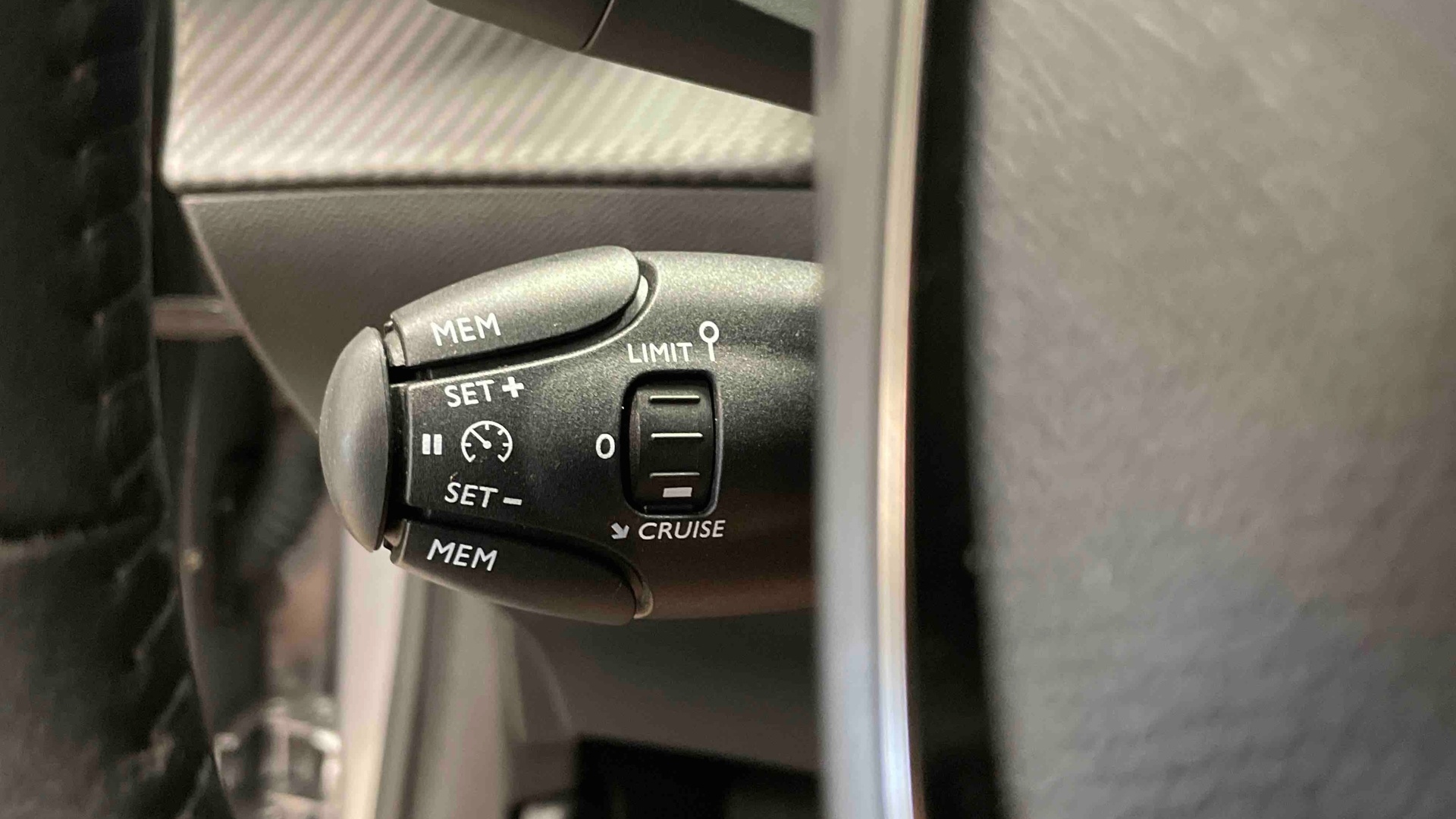 PEUGEOT 208 Allure 100 ch BVM6