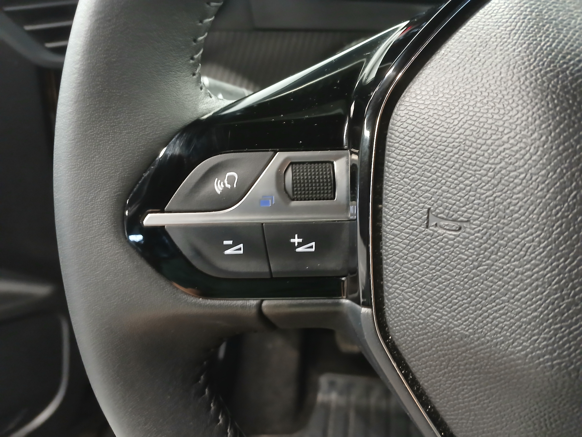 PEUGEOT 2008 Style 100 ch BVM6
