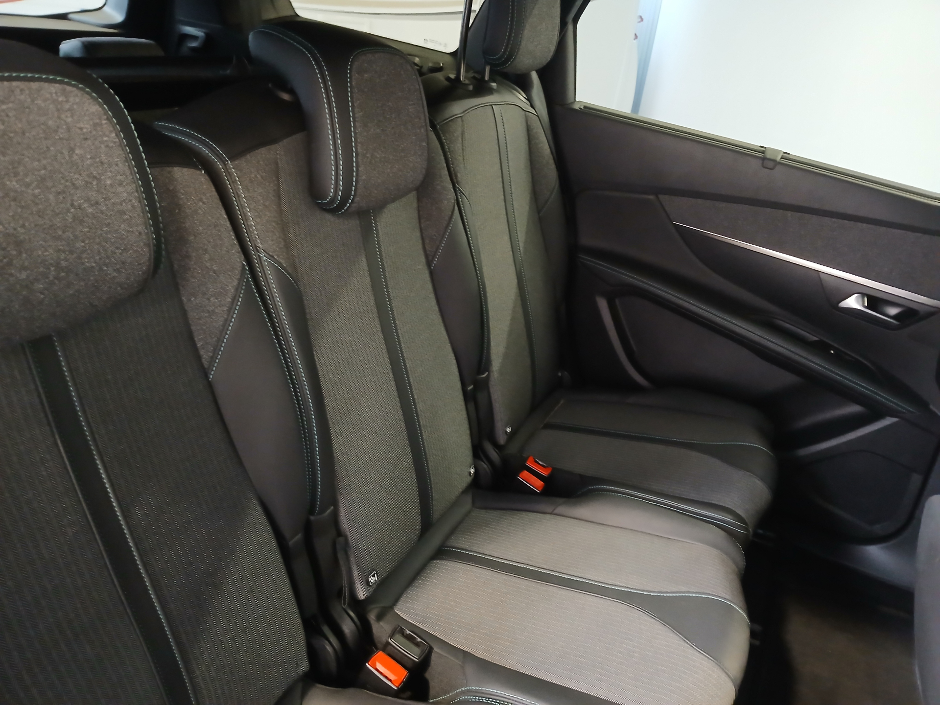 PEUGEOT 5008 ALLURE PACK BLUEHDI 130 S&S EAT8