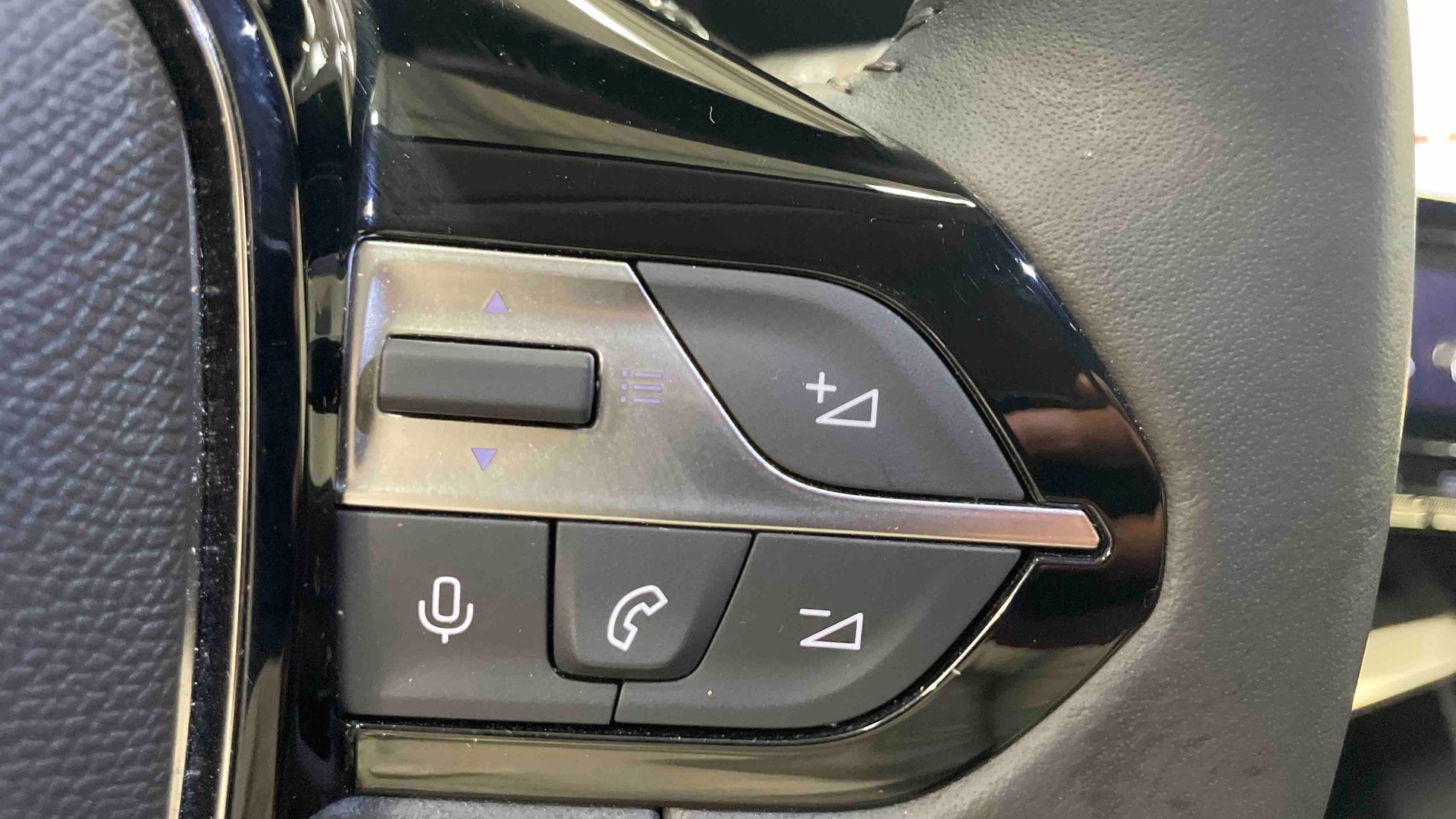 PEUGEOT 408 Allure Hybrid 145 ch e-DCS6