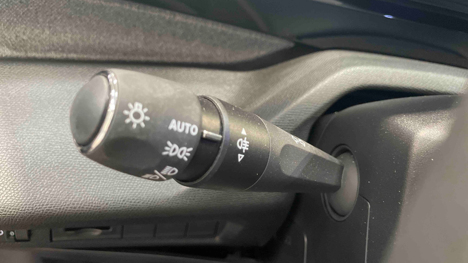 PEUGEOT 408 Allure Hybrid 145 ch e-DCS6