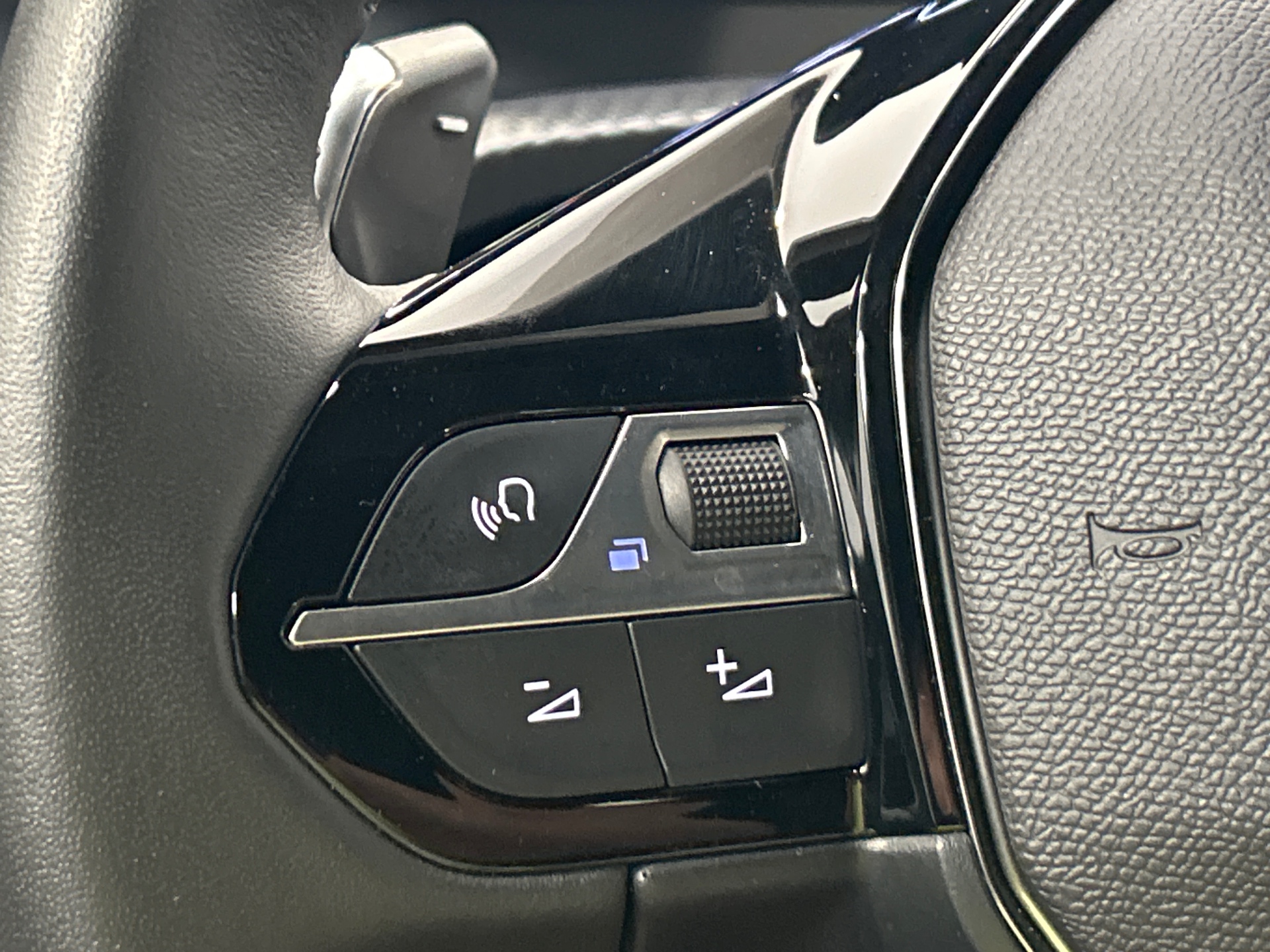 PEUGEOT 2008 Style Hybrid 145 ch e-DCS6