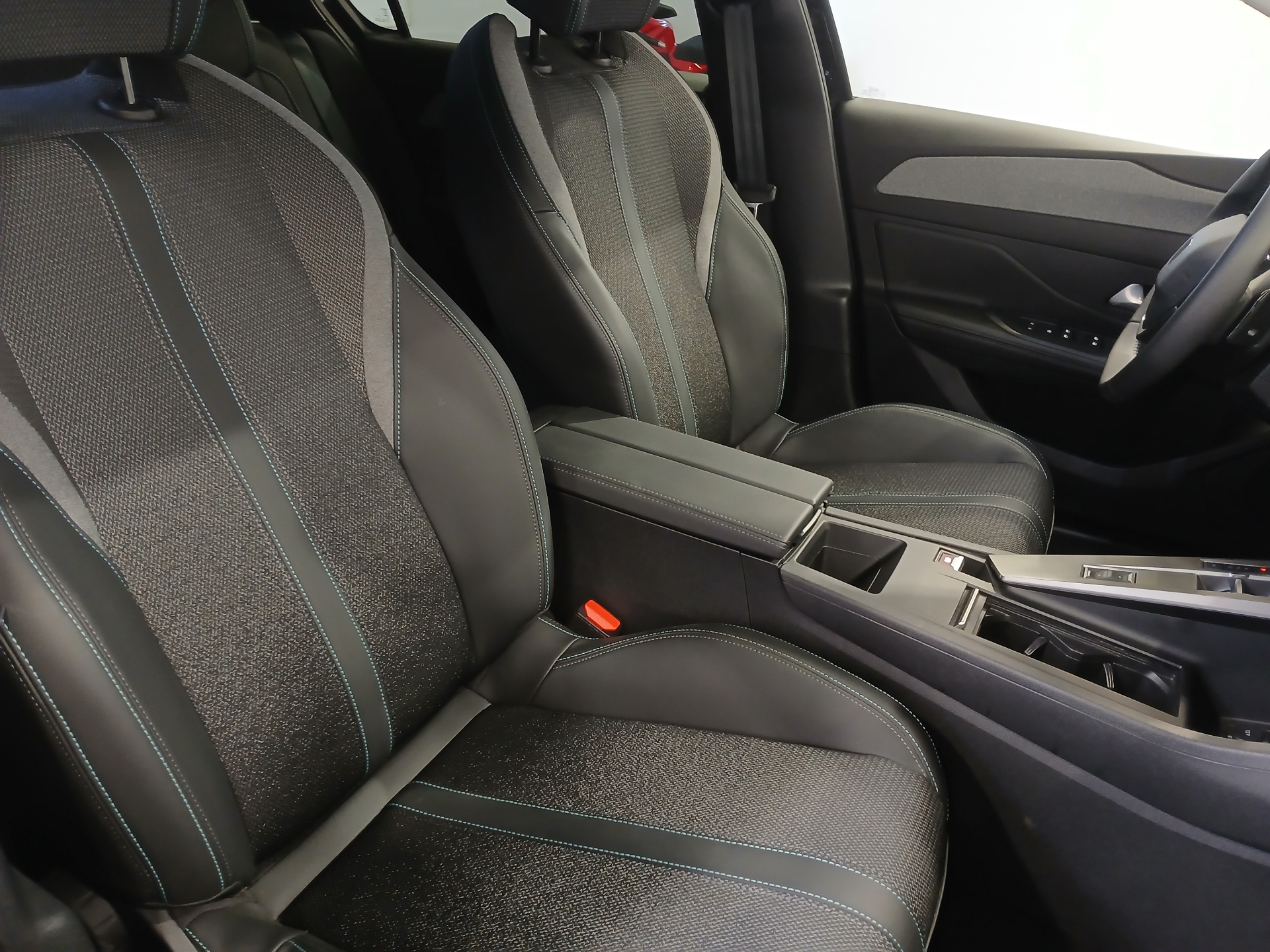 PEUGEOT 308 Allure Hybrid 145 ch e-DCS6