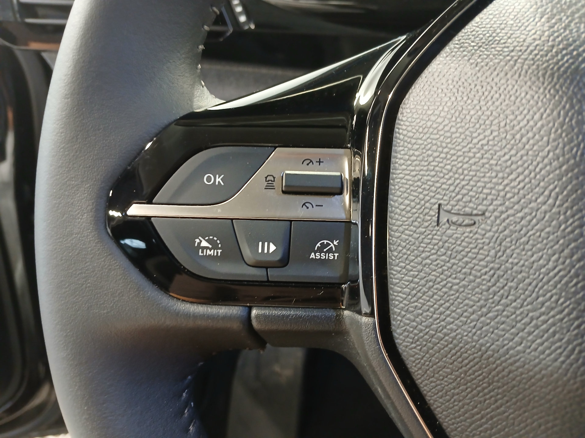 PEUGEOT 308 Allure Hybrid 145 ch e-DCS6