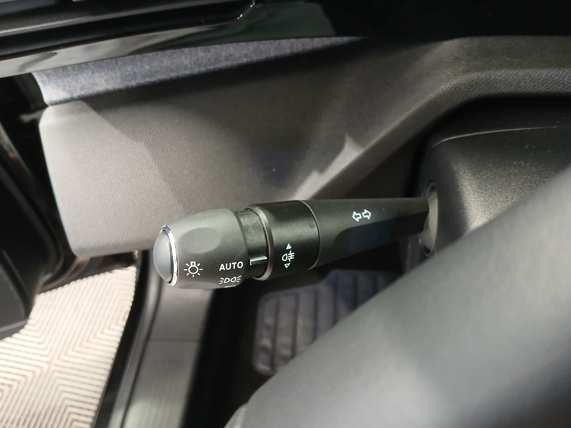 PEUGEOT 308 Allure Hybrid 145 ch e-DCS6