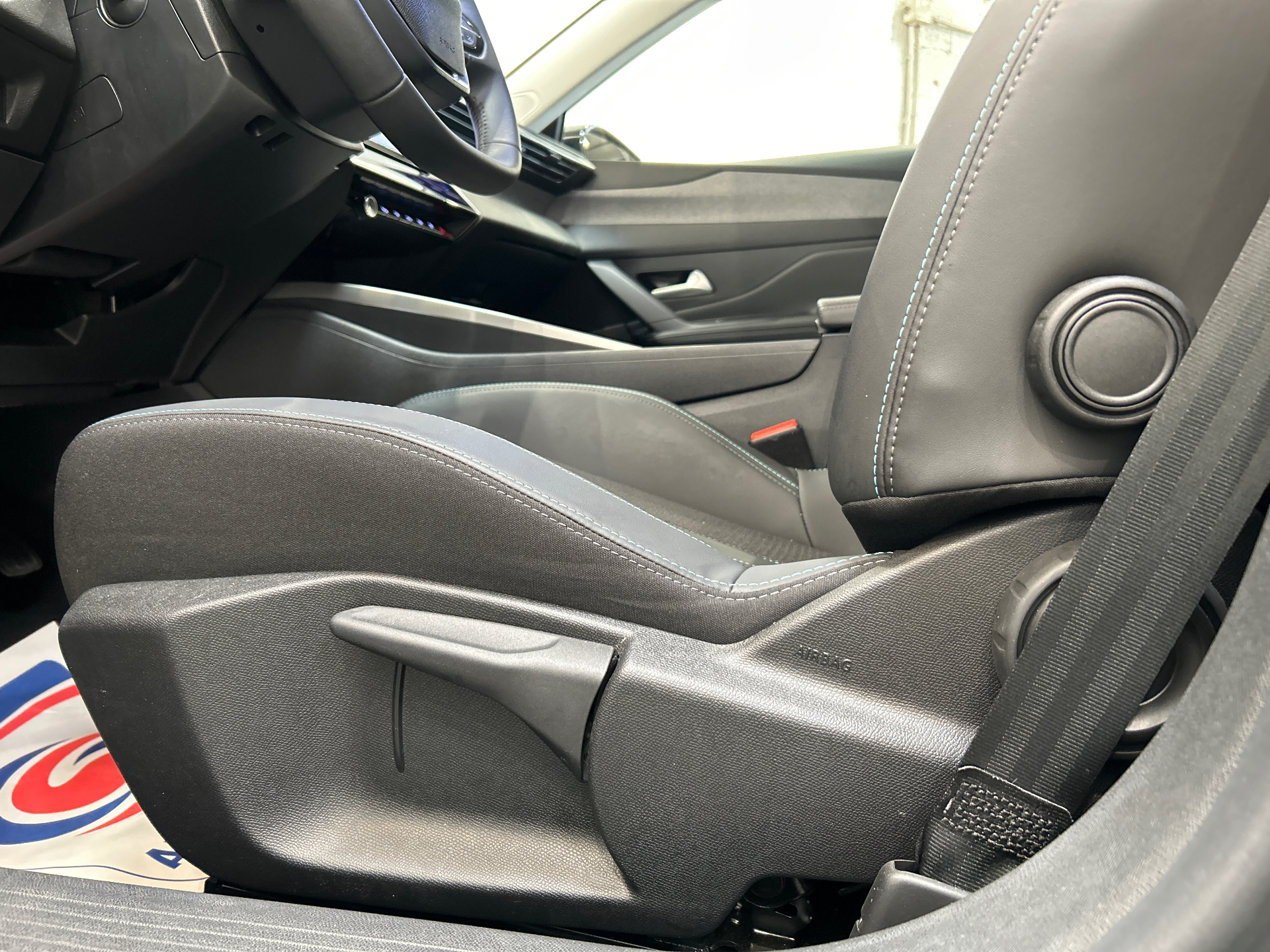 PEUGEOT 308 Allure Hybrid 145 ch e-DCS6