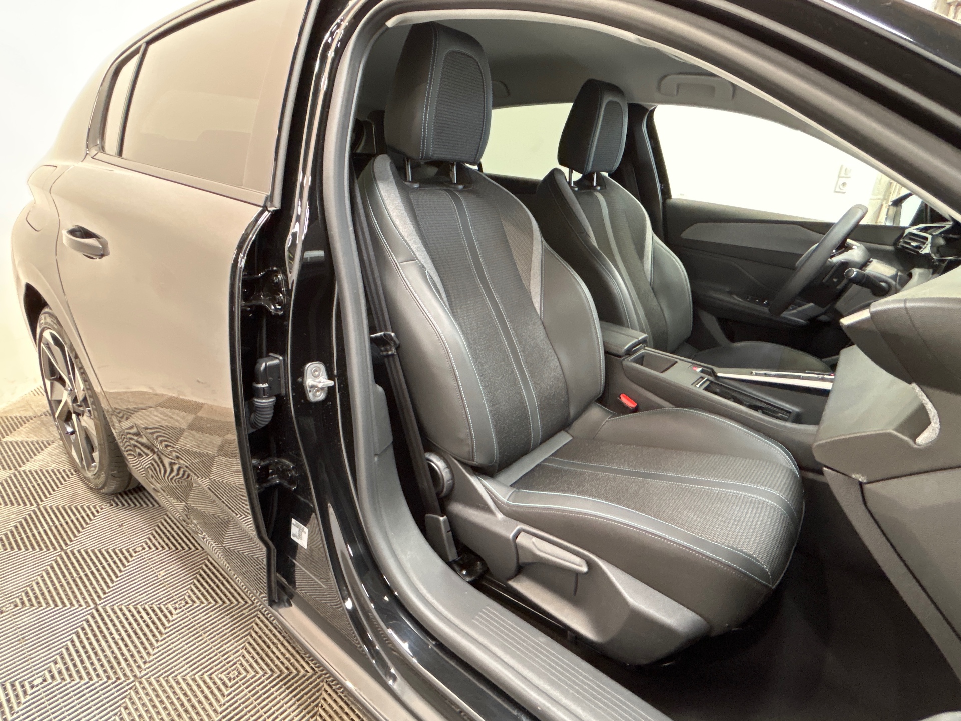 PEUGEOT 308 Allure Hybrid 145 ch e-DCS6