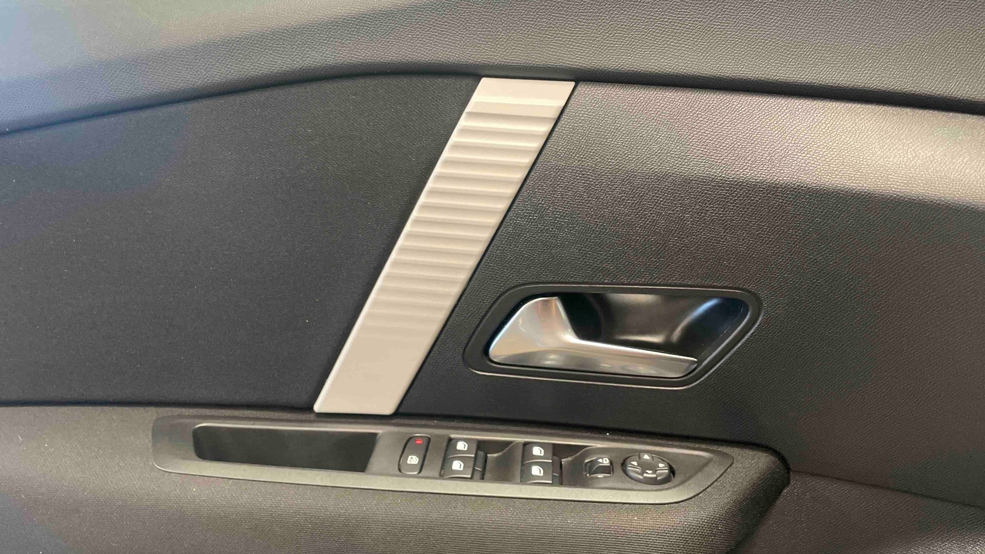 CITROEN C4 Hybride 145ch E-Dcs6 PLUS