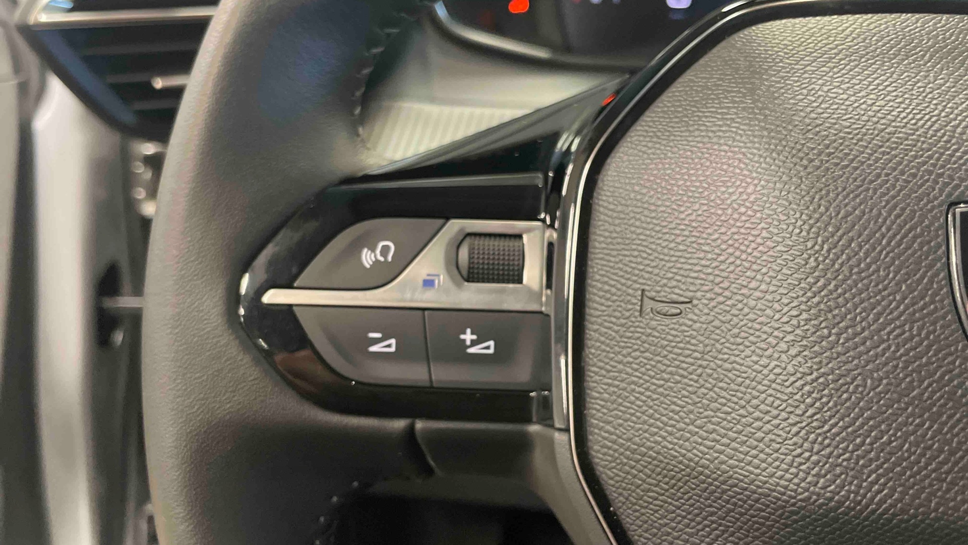 PEUGEOT 208 Allure 100 ch BVM6