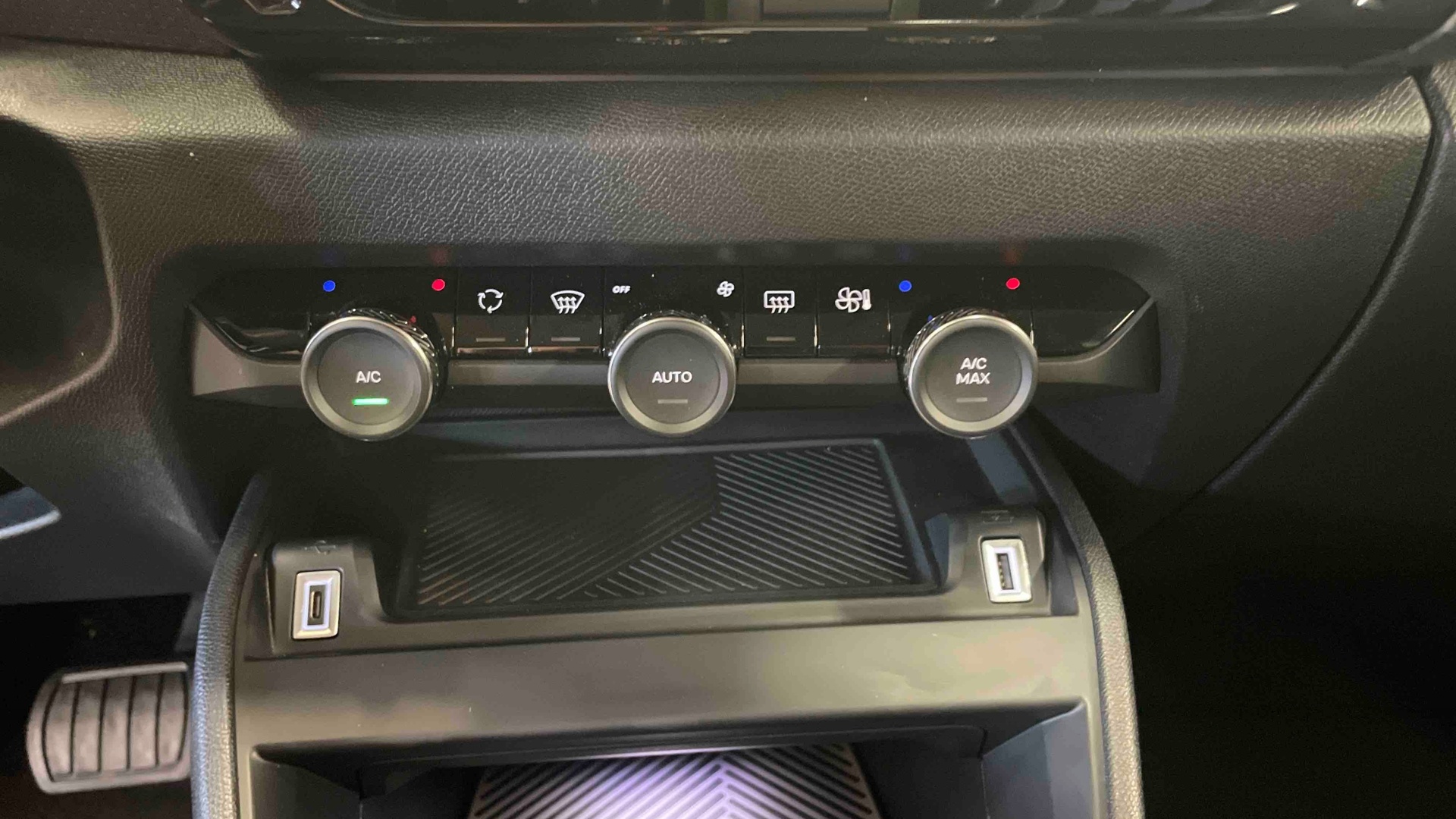 CITROEN C4 Hybride 145ch E-Dcs6 PLUS