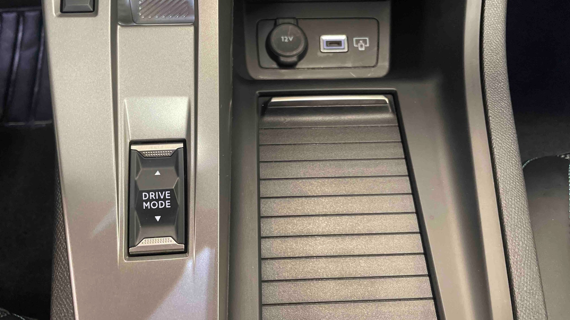 PEUGEOT 408 Allure Hybrid 145 ch e-DCS6