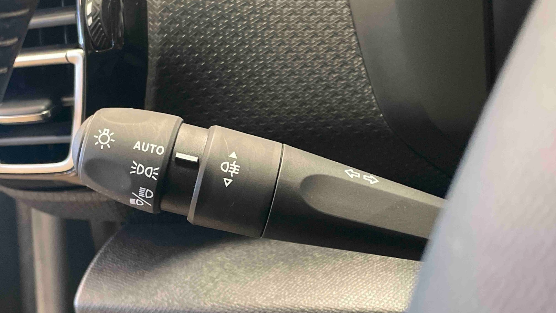CITROEN C4 Hybride 145ch E-Dcs6 PLUS