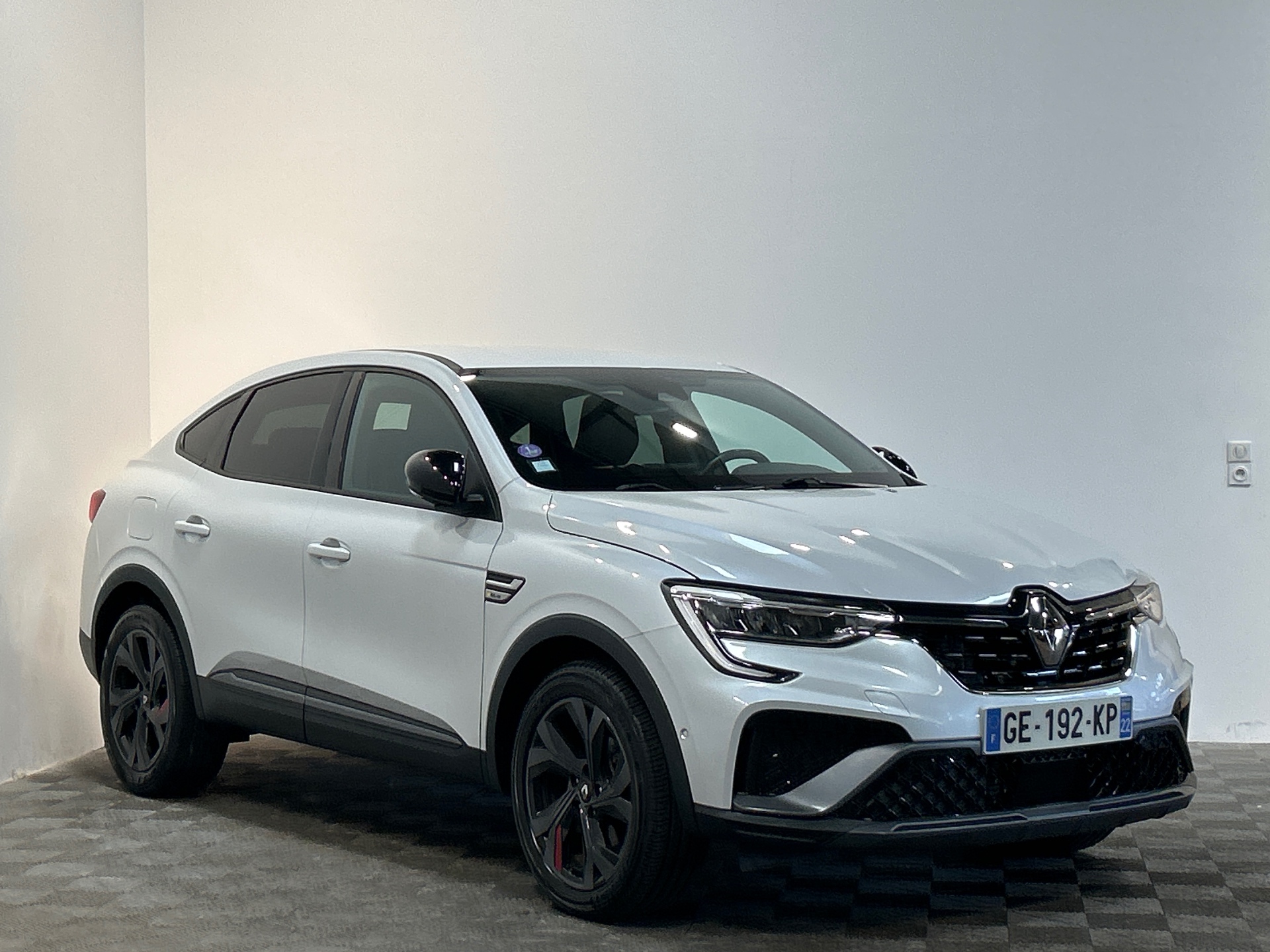 RENAULT ARKANA E-Tech 145 - 21B R.S. Line