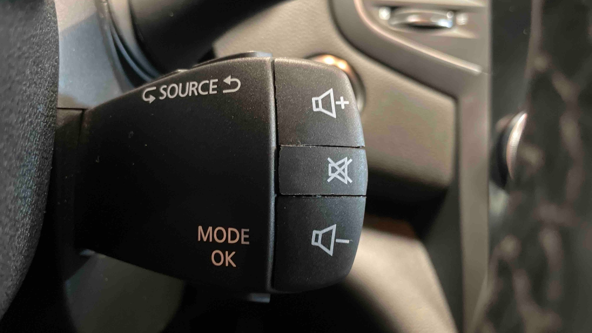 RENAULT MEGANE IV BERLINE TCe 140 EDC FAP Business