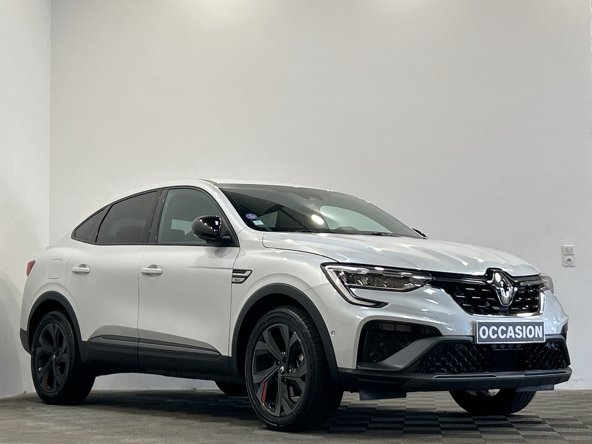 RENAULT ARKANA E-Tech 145 - 21B R.S. Line