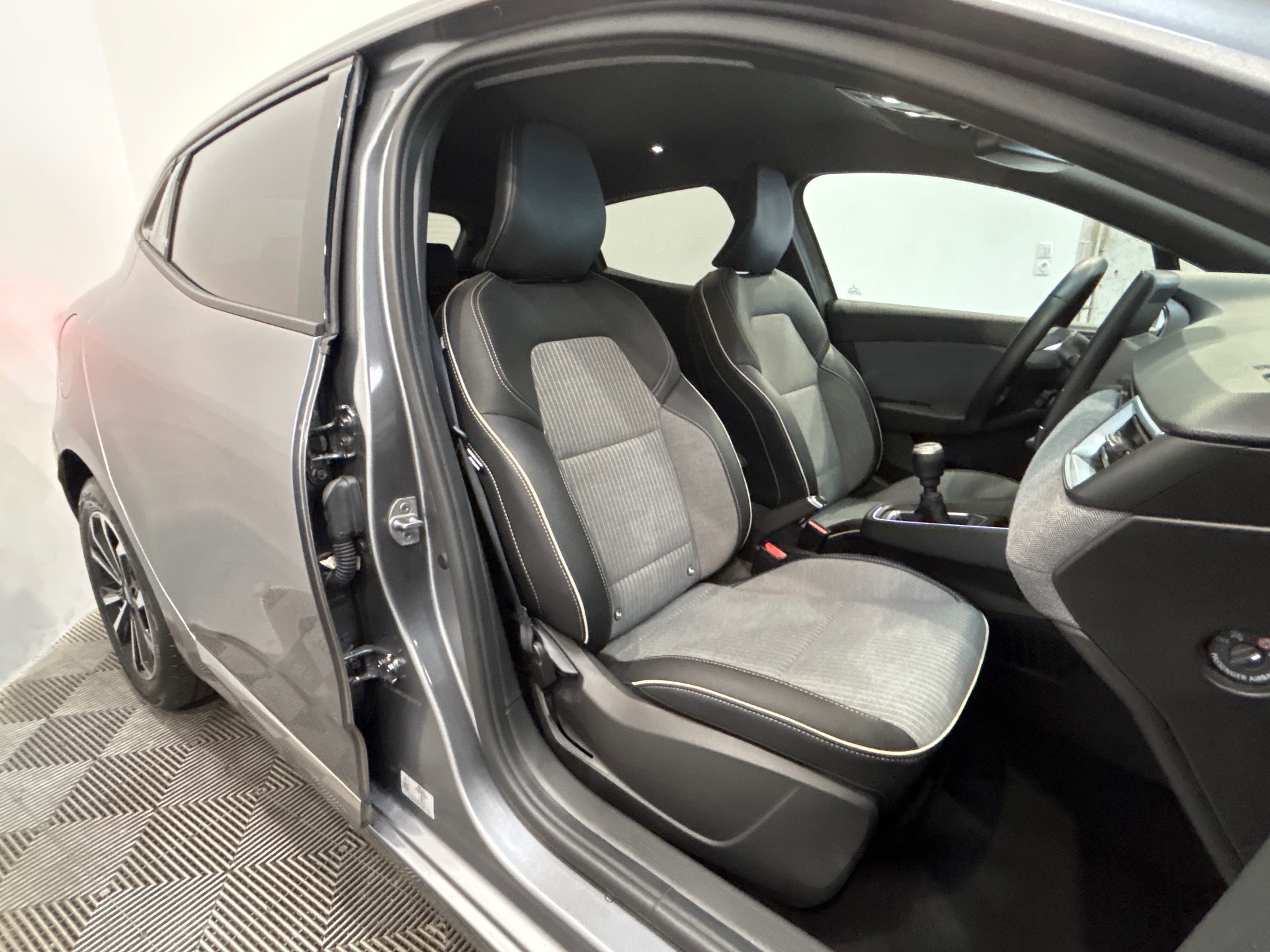 RENAULT CLIO V Techno 90 tce