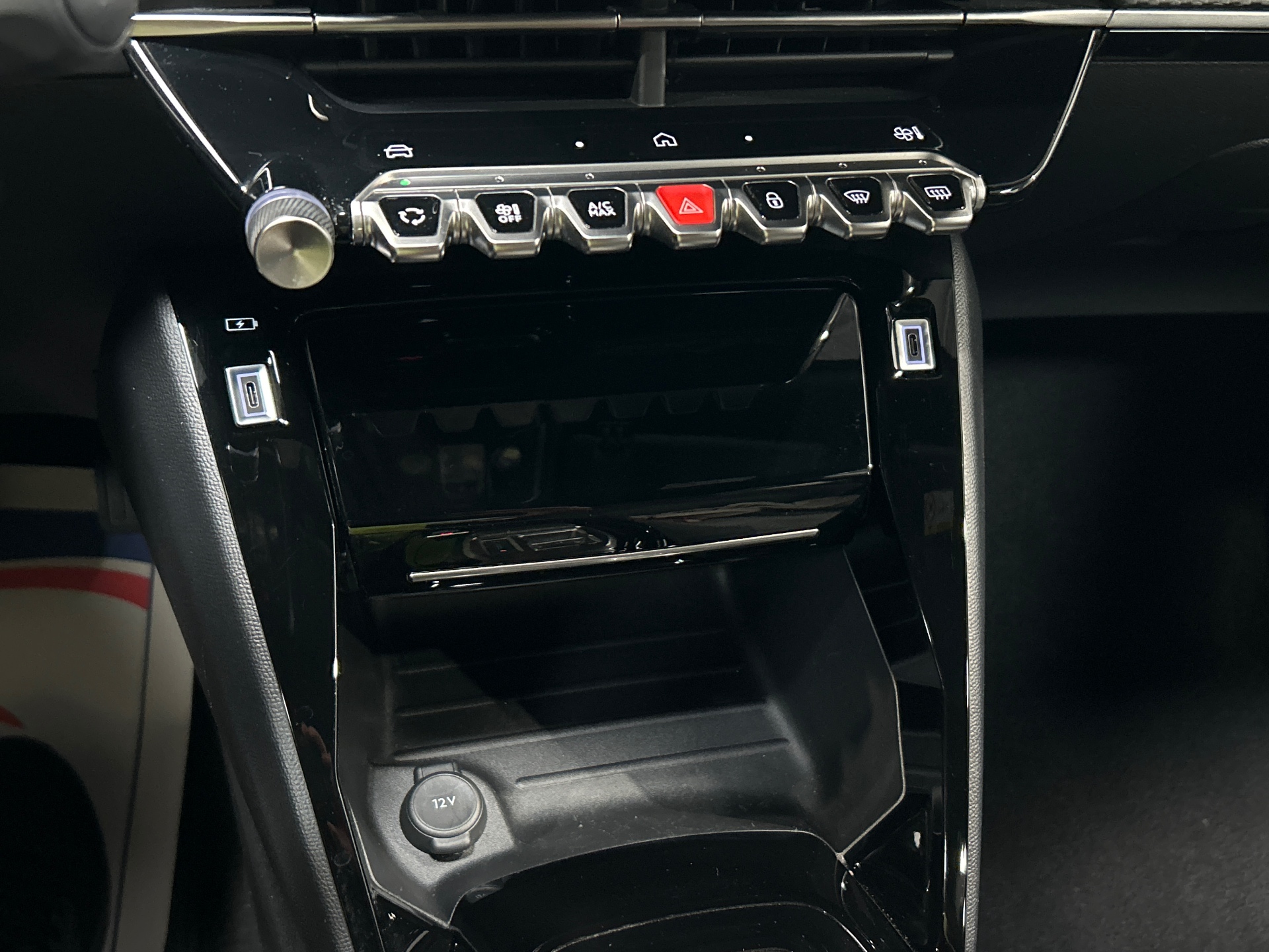 PEUGEOT 2008 Allure Hybrid 145 ch e-DCS6