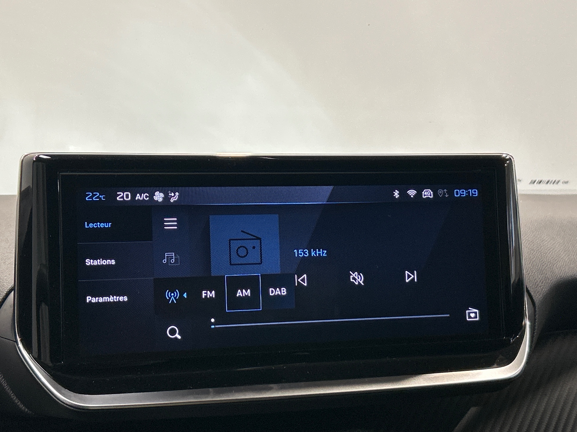 PEUGEOT 2008 Allure 100 ch BVM6
