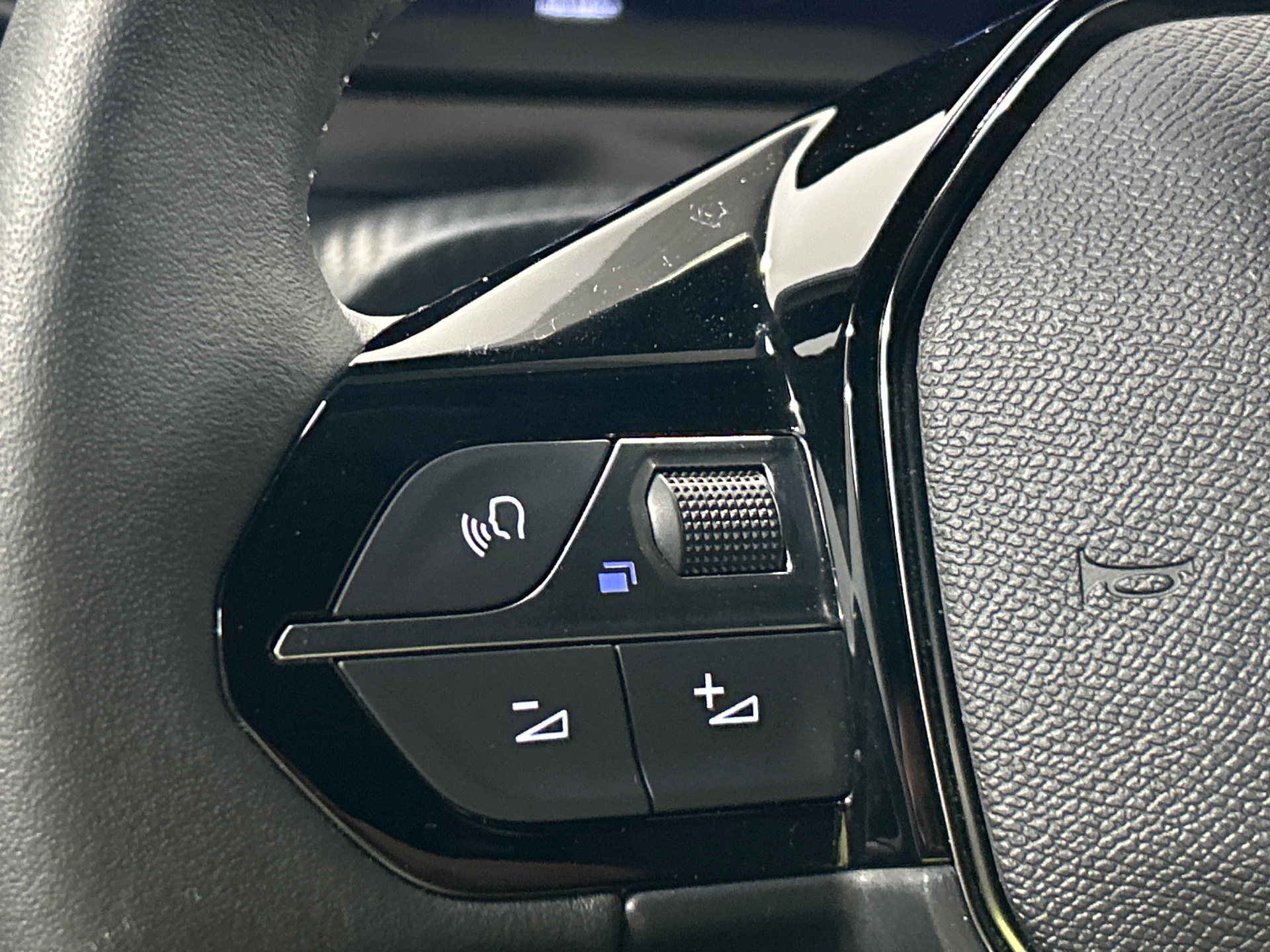 PEUGEOT 2008 Allure 100 ch BVM6