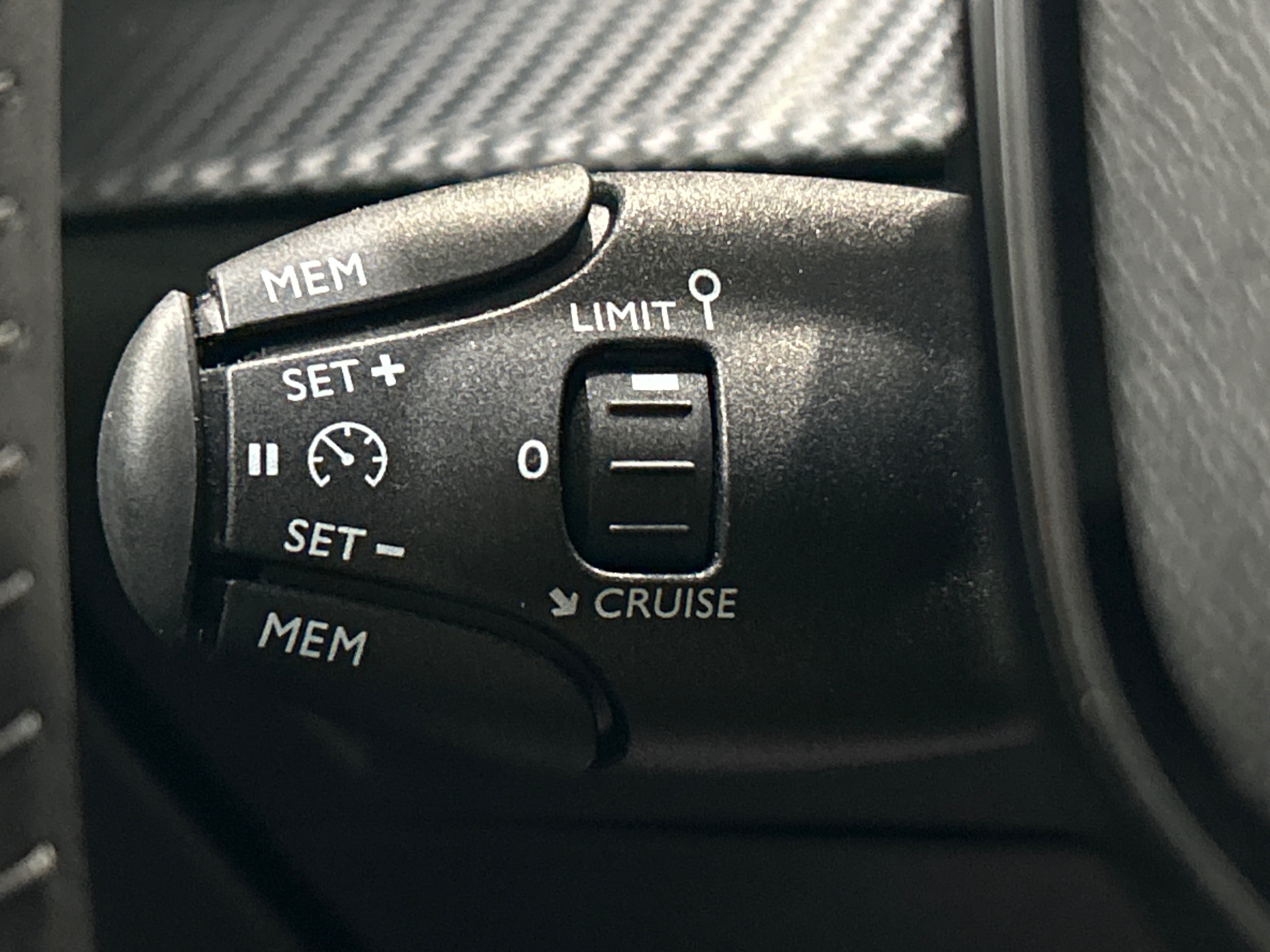PEUGEOT 2008 Allure Hybrid 145 ch e-DCS6