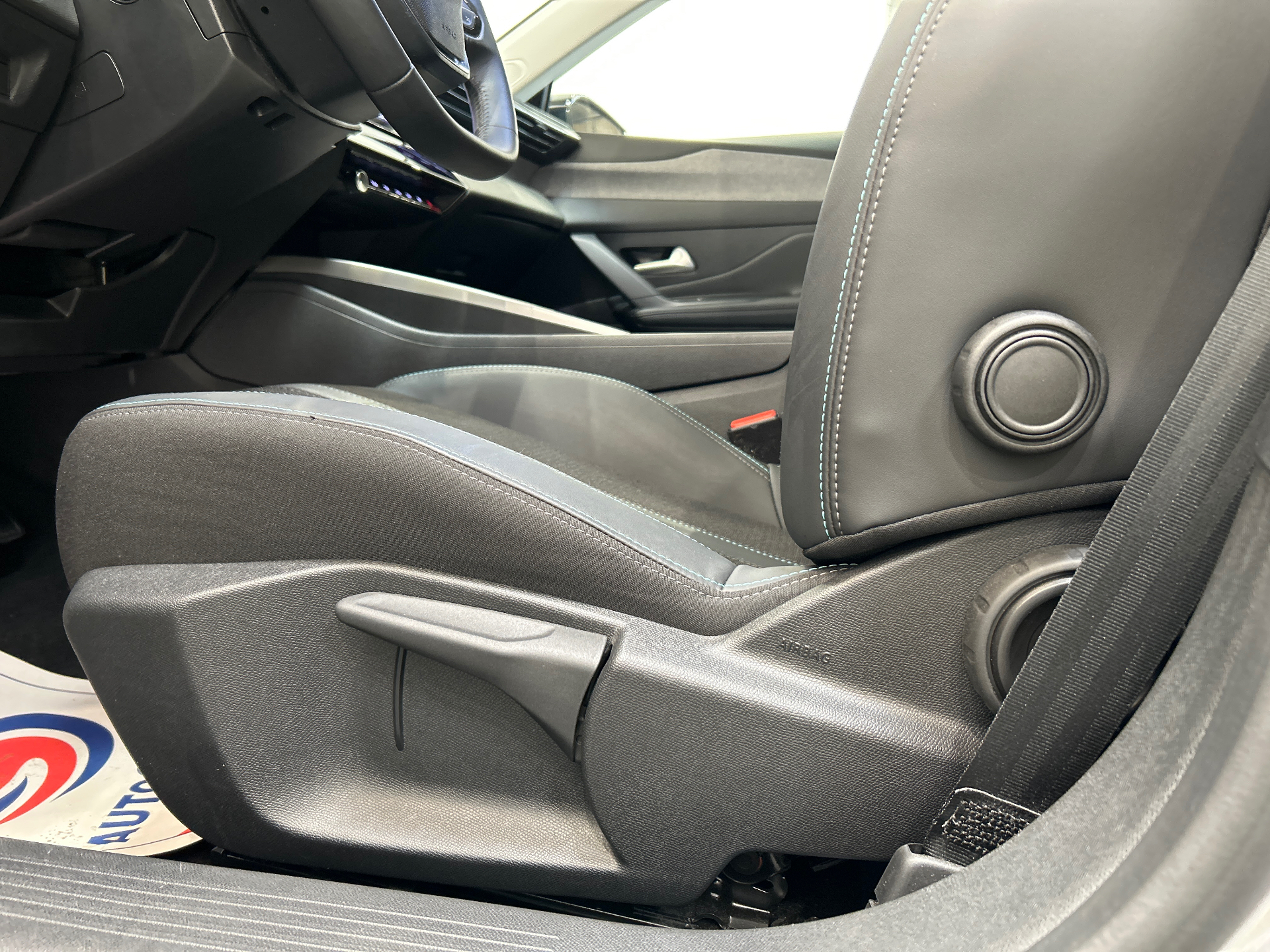 PEUGEOT 308 Berline Allure Hybrid 145 ch e-DCS6