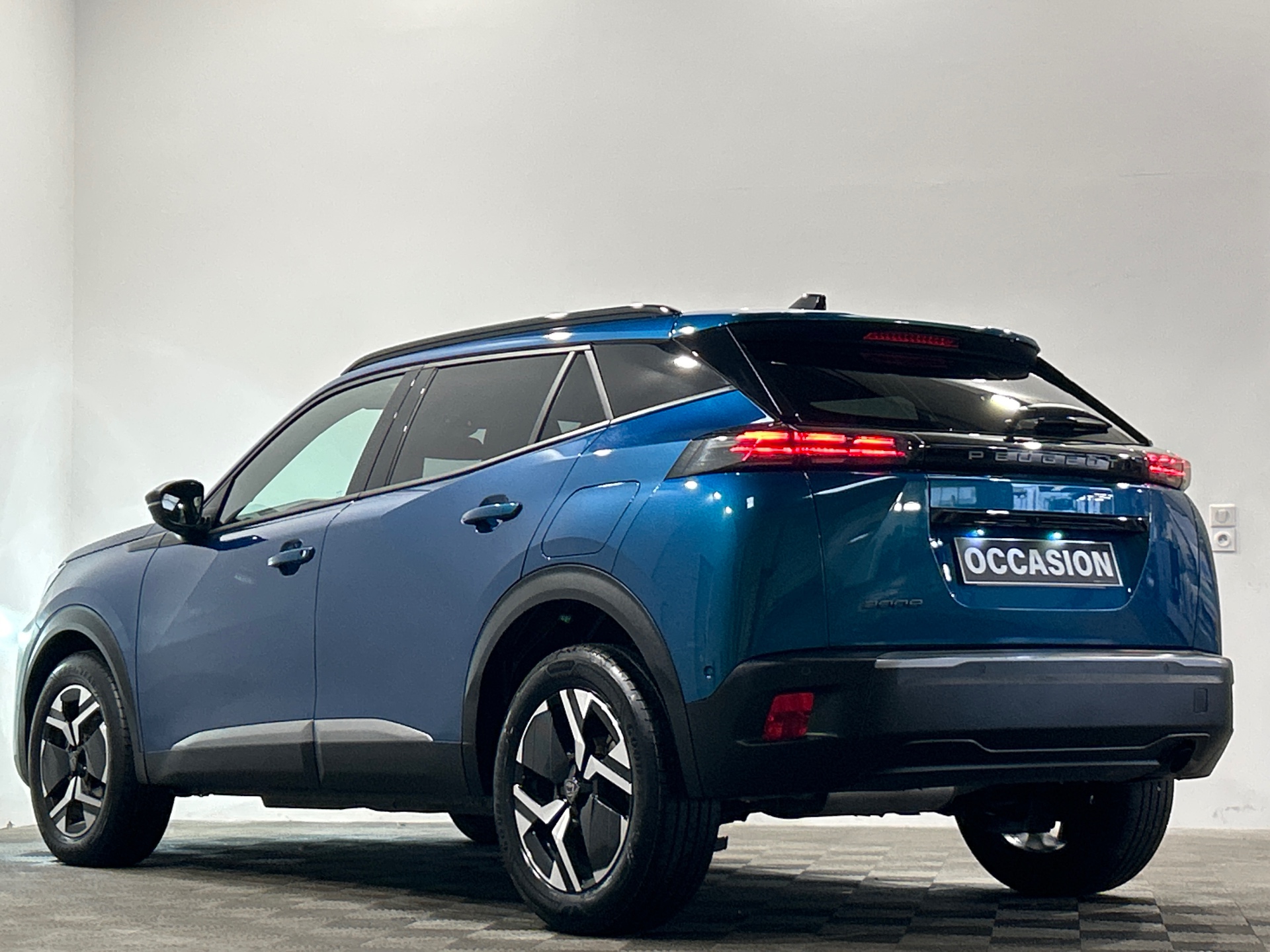 PEUGEOT 2008 Allure 100 ch BVM6