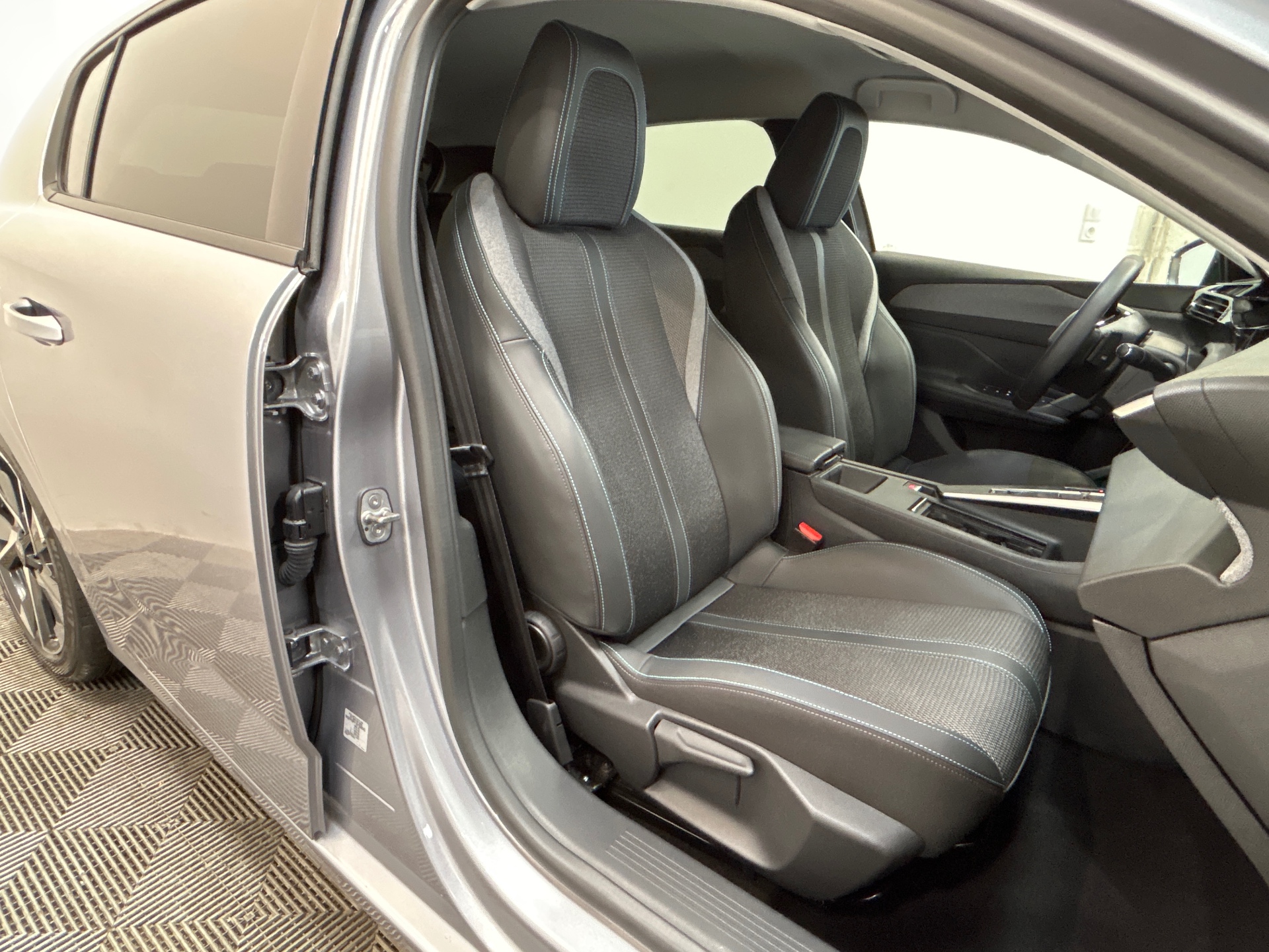 PEUGEOT 308 Berline Allure Hybrid 145 ch e-DCS6