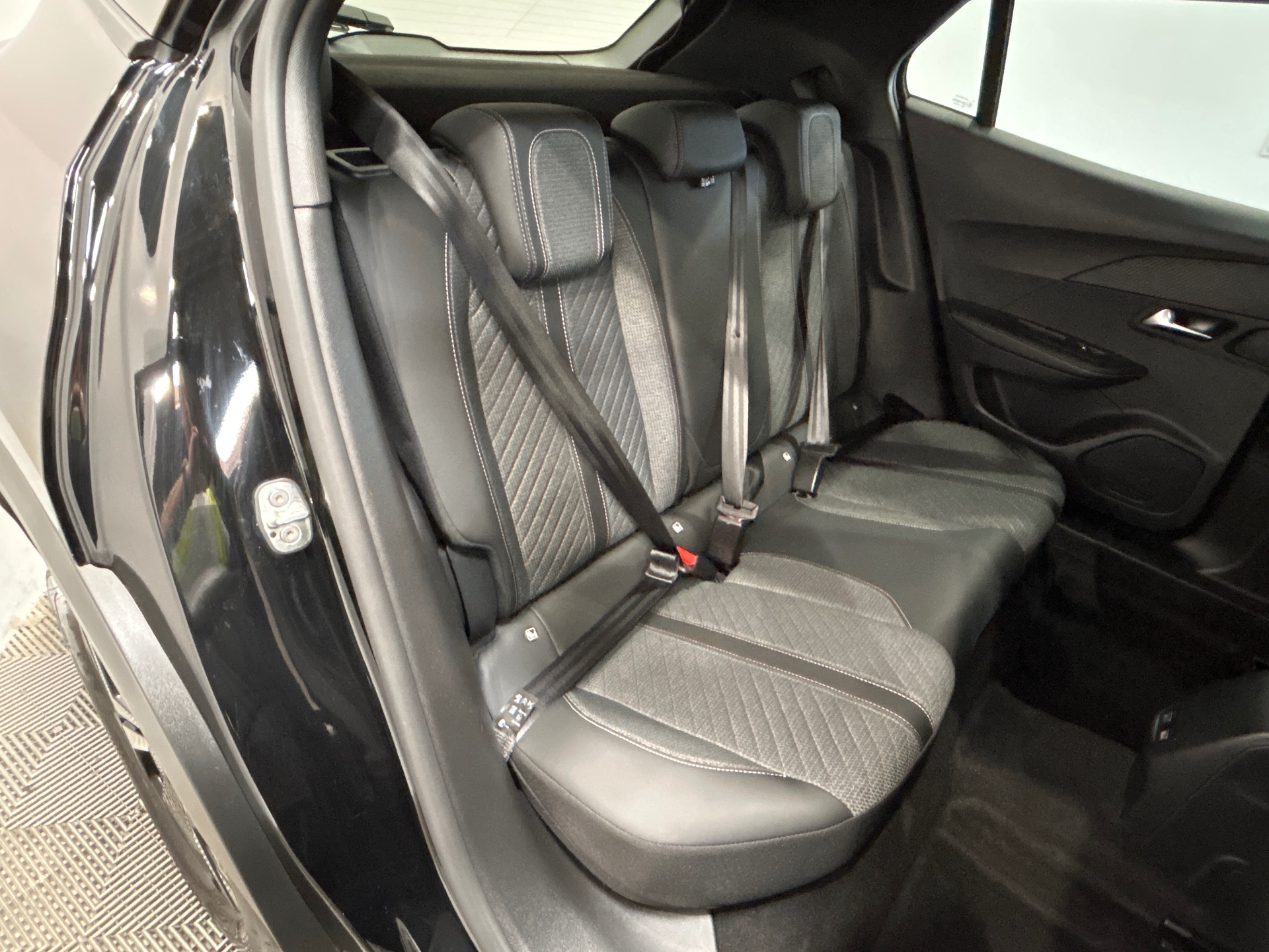 PEUGEOT 2008 Allure Hybrid 145 ch e-DCS6