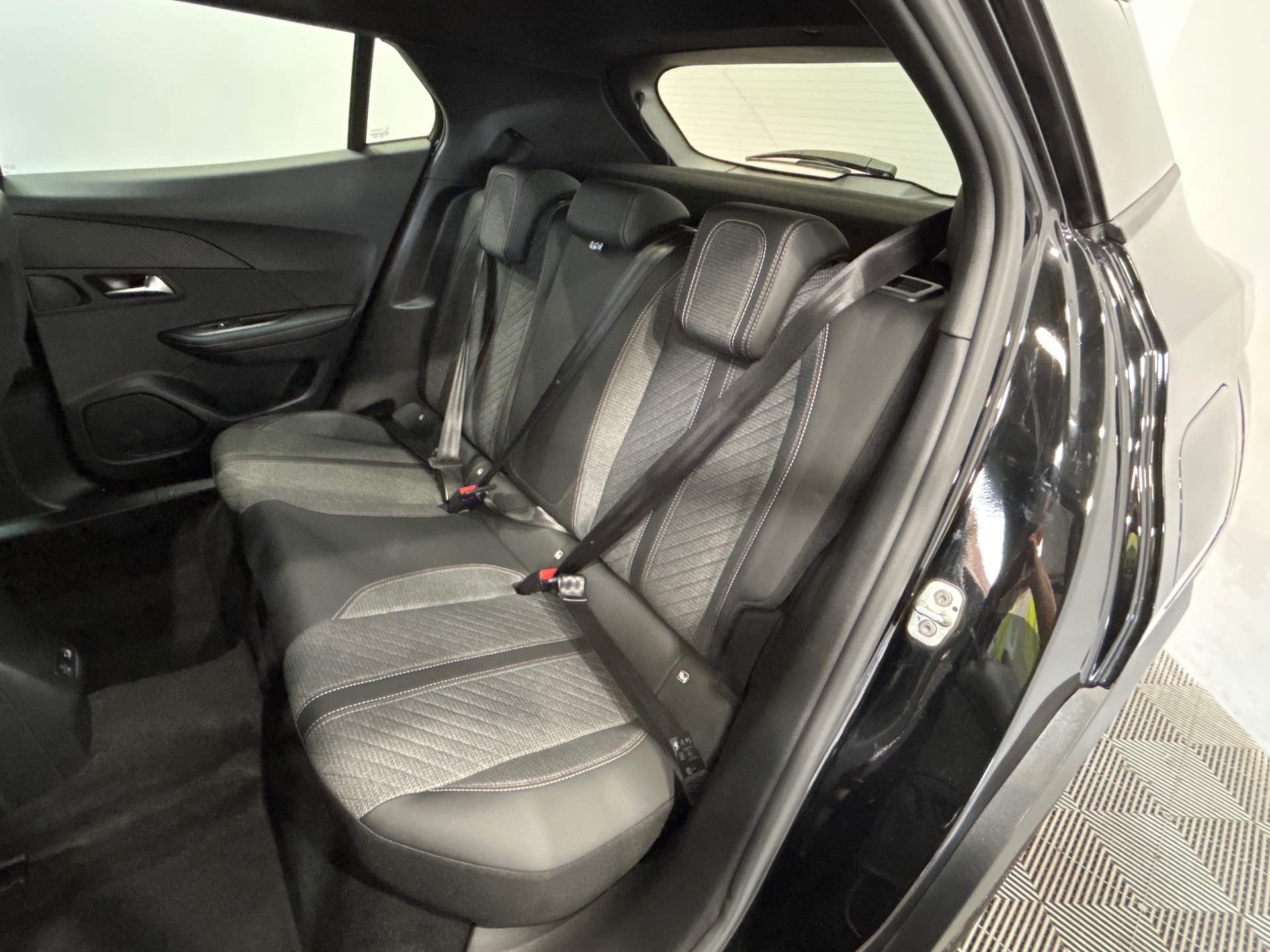 PEUGEOT 2008 Allure Hybrid 145 ch e-DCS6