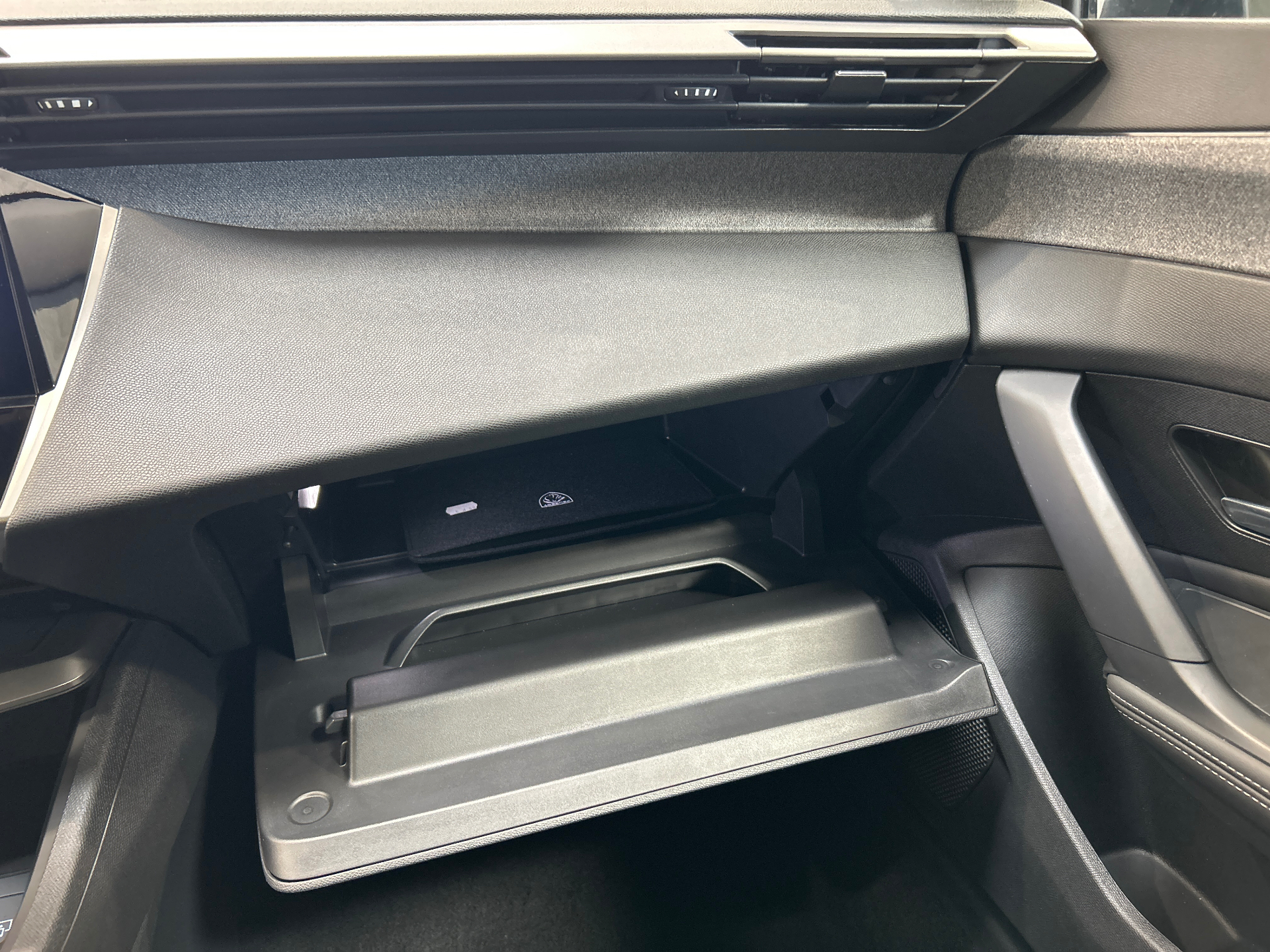 PEUGEOT 308 Berline Allure Hybrid 145 ch e-DCS6