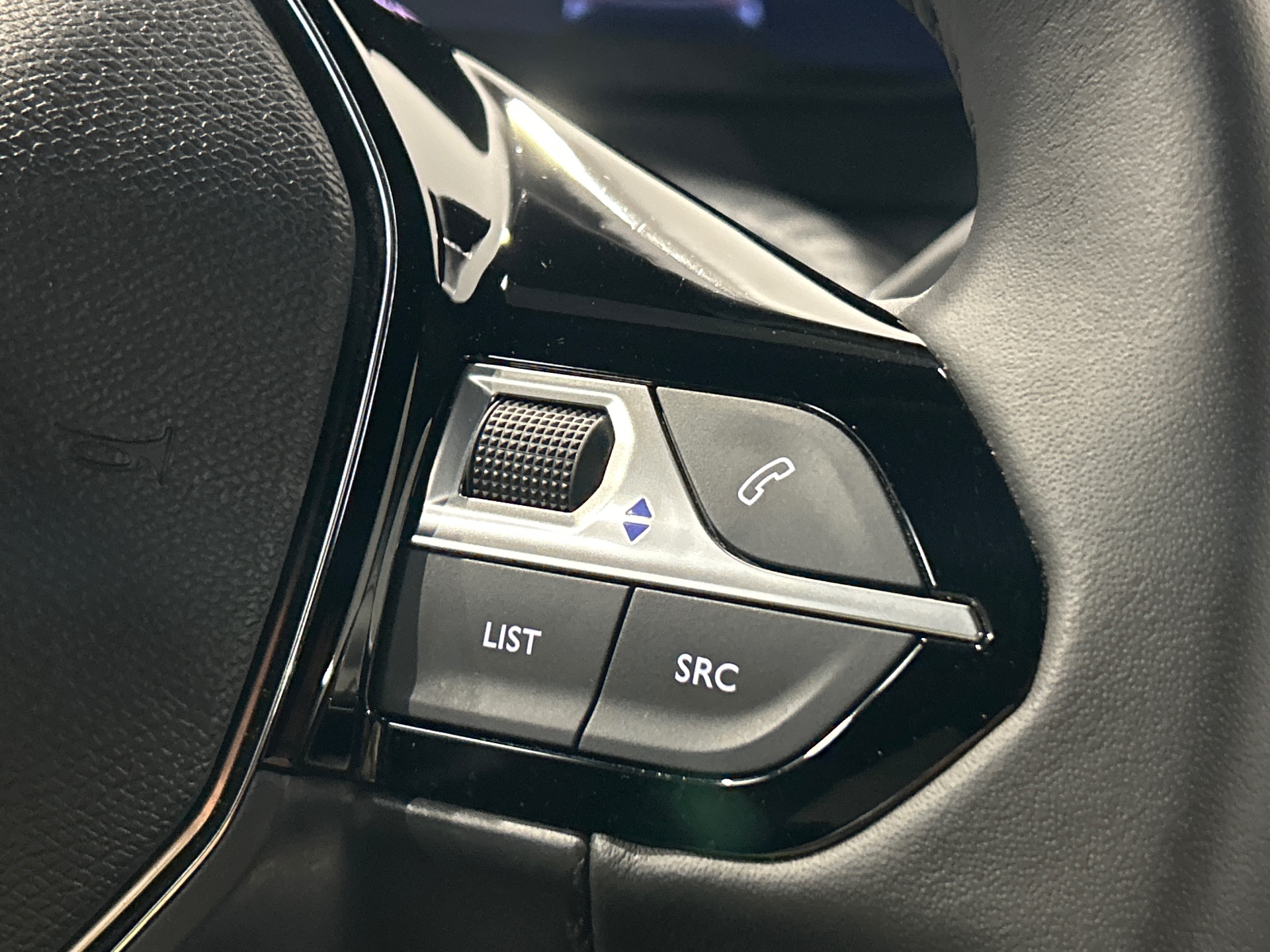 PEUGEOT 2008 Allure 100 ch BVM6
