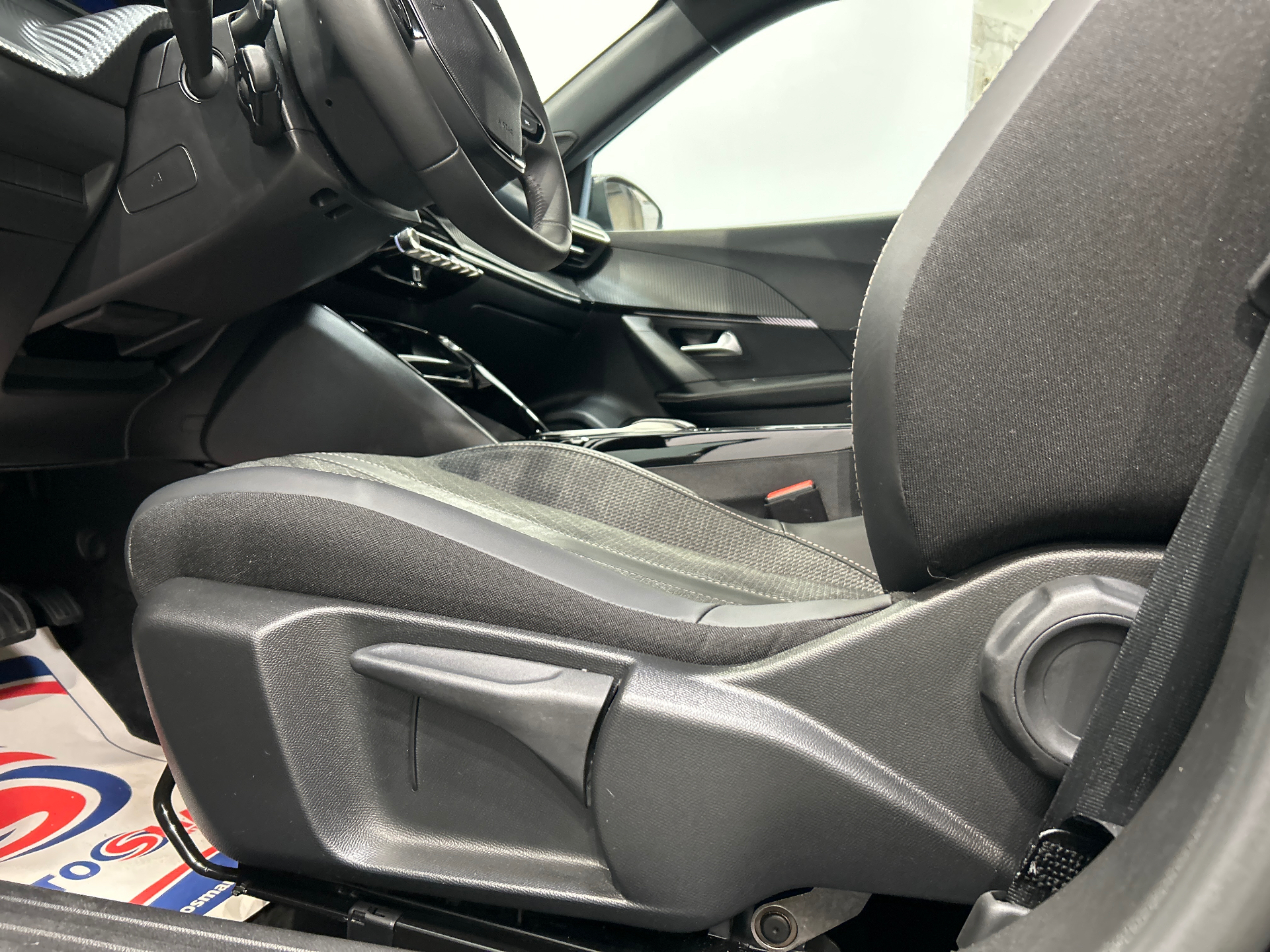 PEUGEOT 2008 Allure Hybrid 145 ch e-DCS6