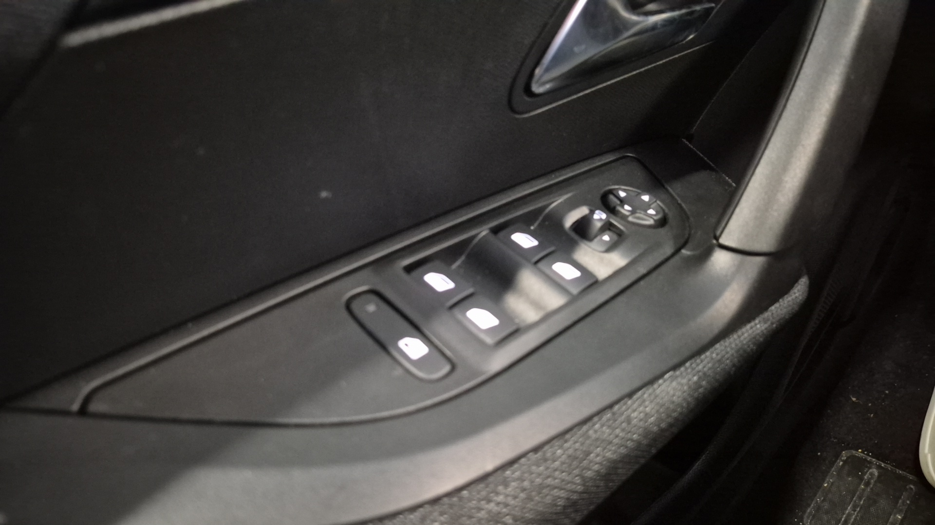 PEUGEOT 2008 Style Hybrid 145 ch e-DCS6