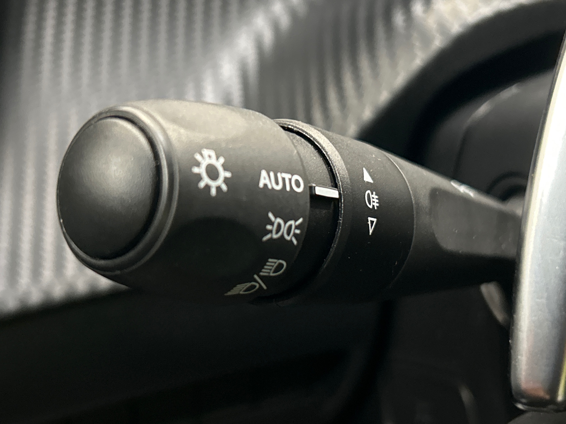 PEUGEOT 2008 Allure Hybrid 145 ch e-DCS6