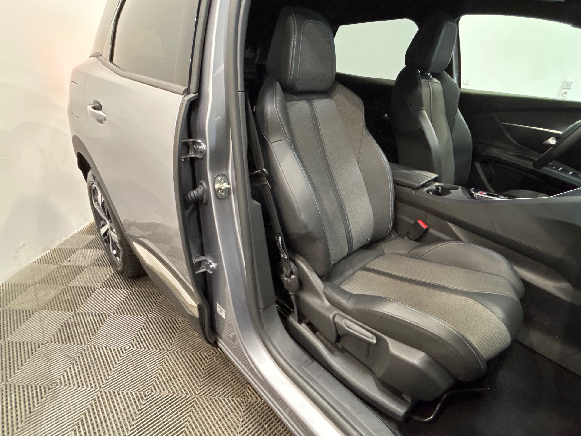 PEUGEOT 3008 BlueHDi 130ch S&S EAT8 Allure Pack