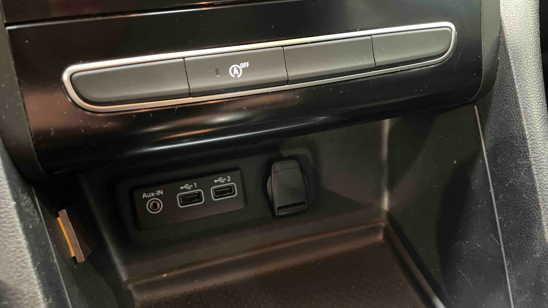RENAULT MEGANE IV BERLINE Blue dCi 115 EDC Evolution