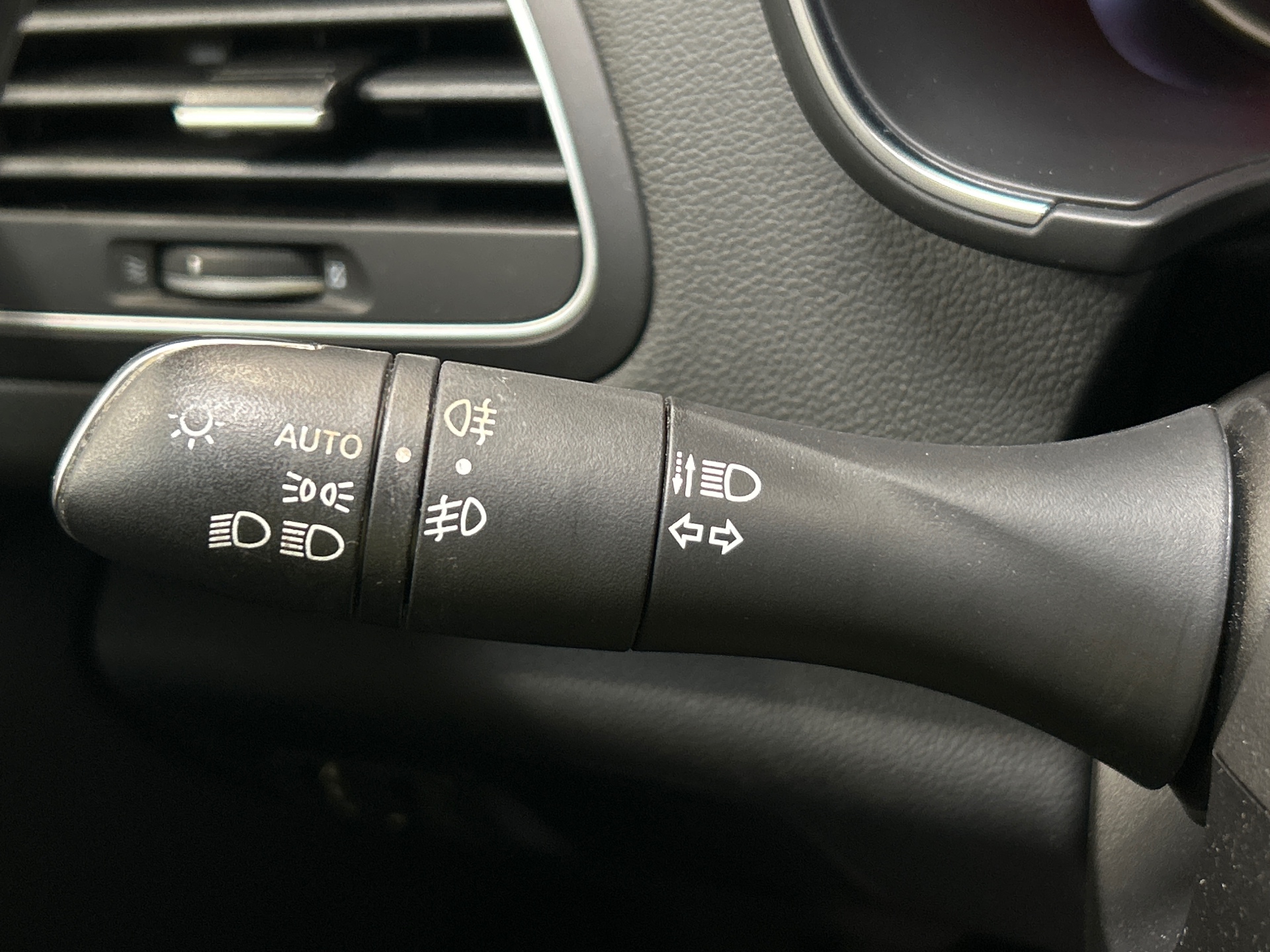 RENAULT MEGANE IV BERLINE Business Blue dCi 115 EDC