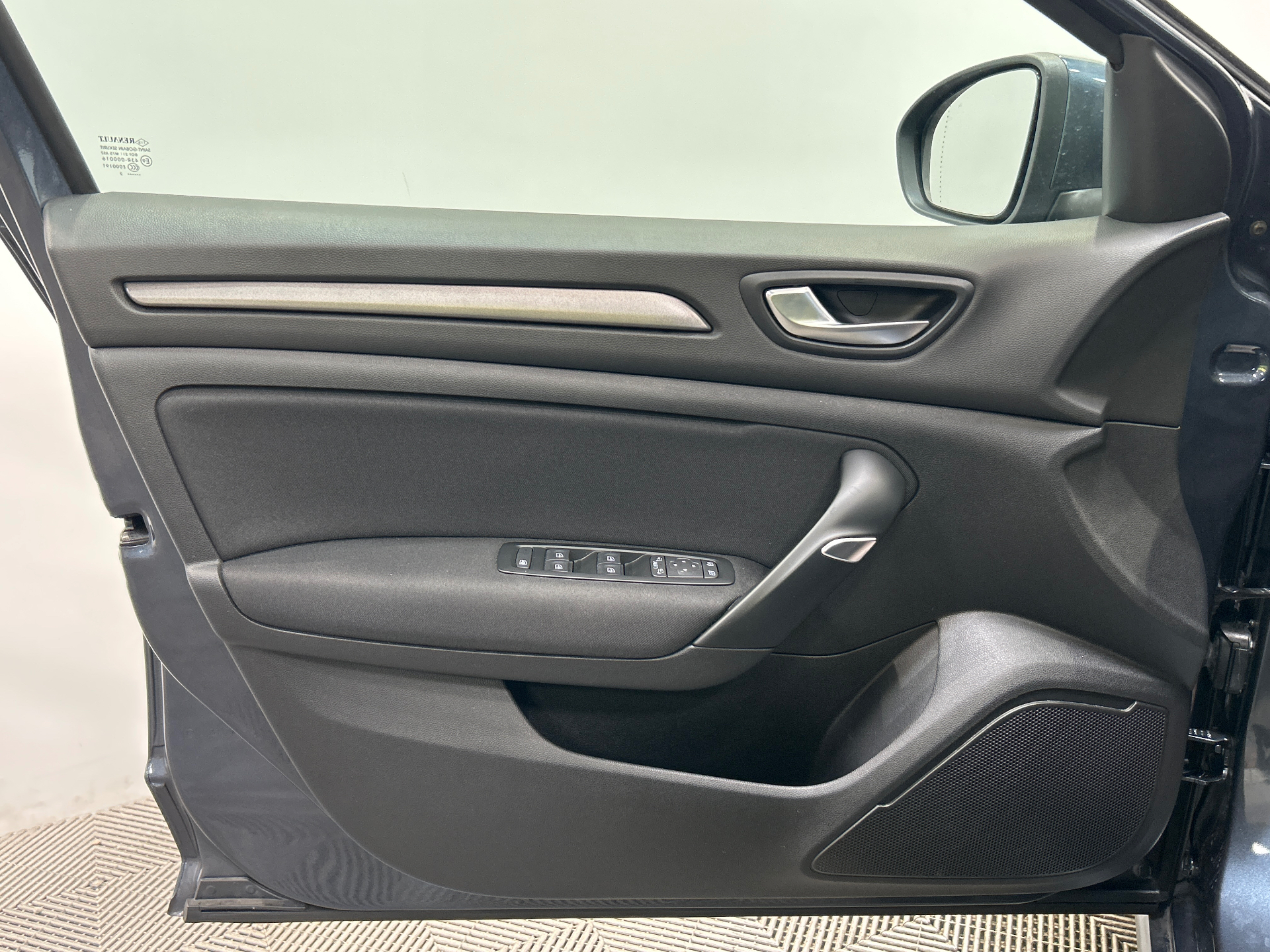 RENAULT MEGANE IV BERLINE Business Blue dCi 115 EDC