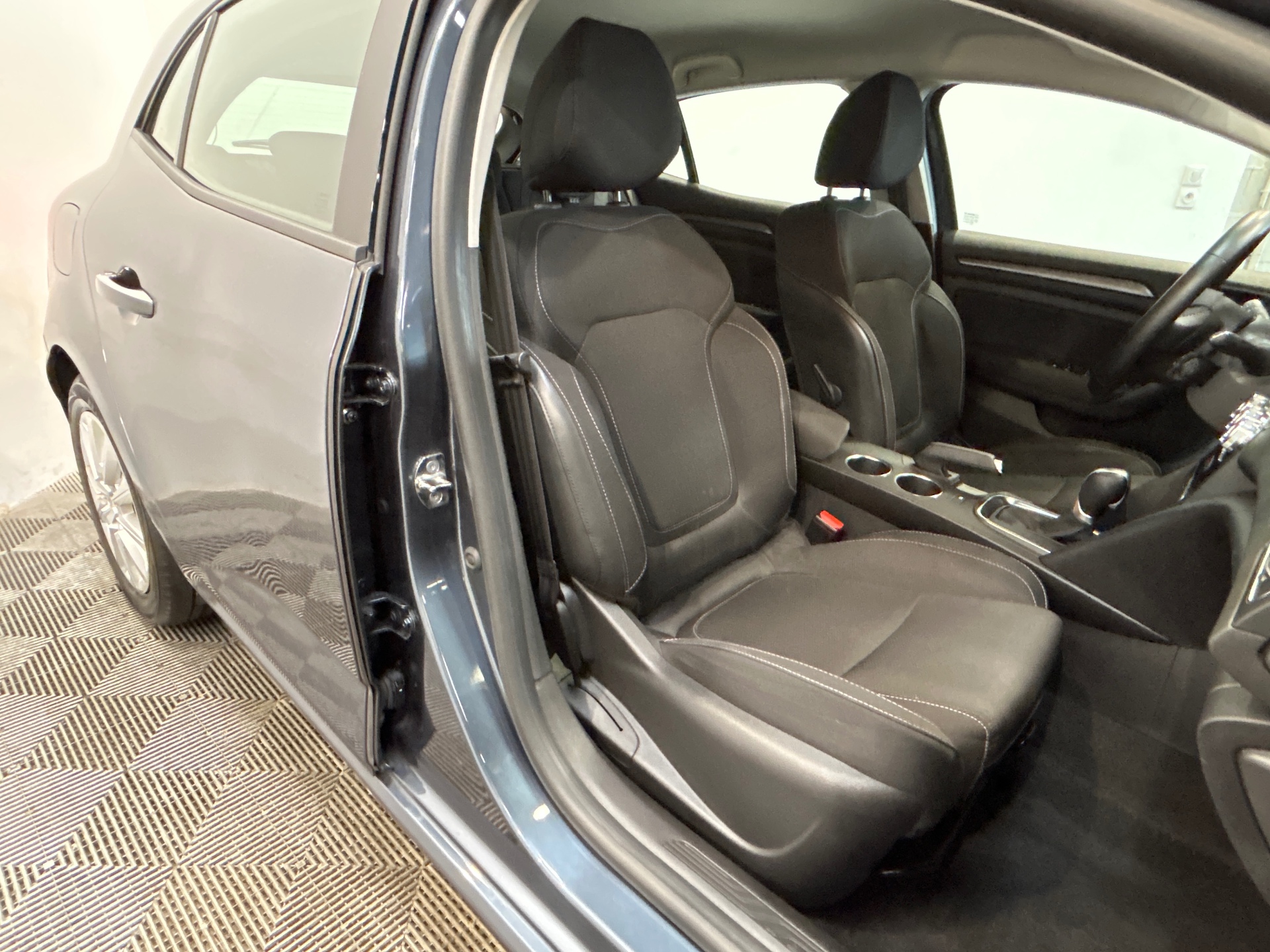 RENAULT MEGANE IV BERLINE Business Blue dCi 115 EDC