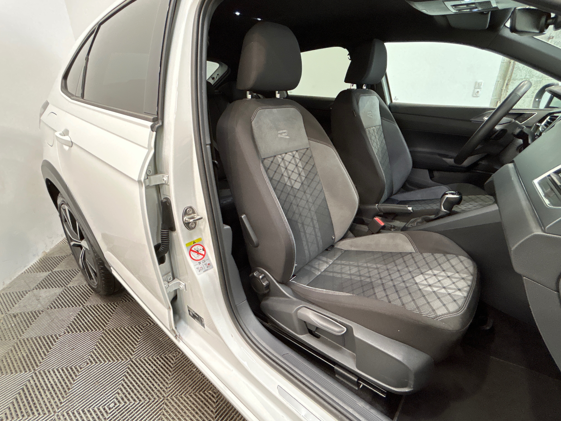 VOLKSWAGEN TAIGO R-Line Edition 1.0 TSI 116 DSG