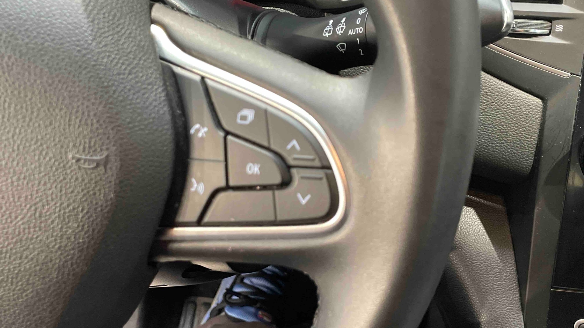 RENAULT MEGANE IV BERLINE Blue dCi 115 EDC Evolution