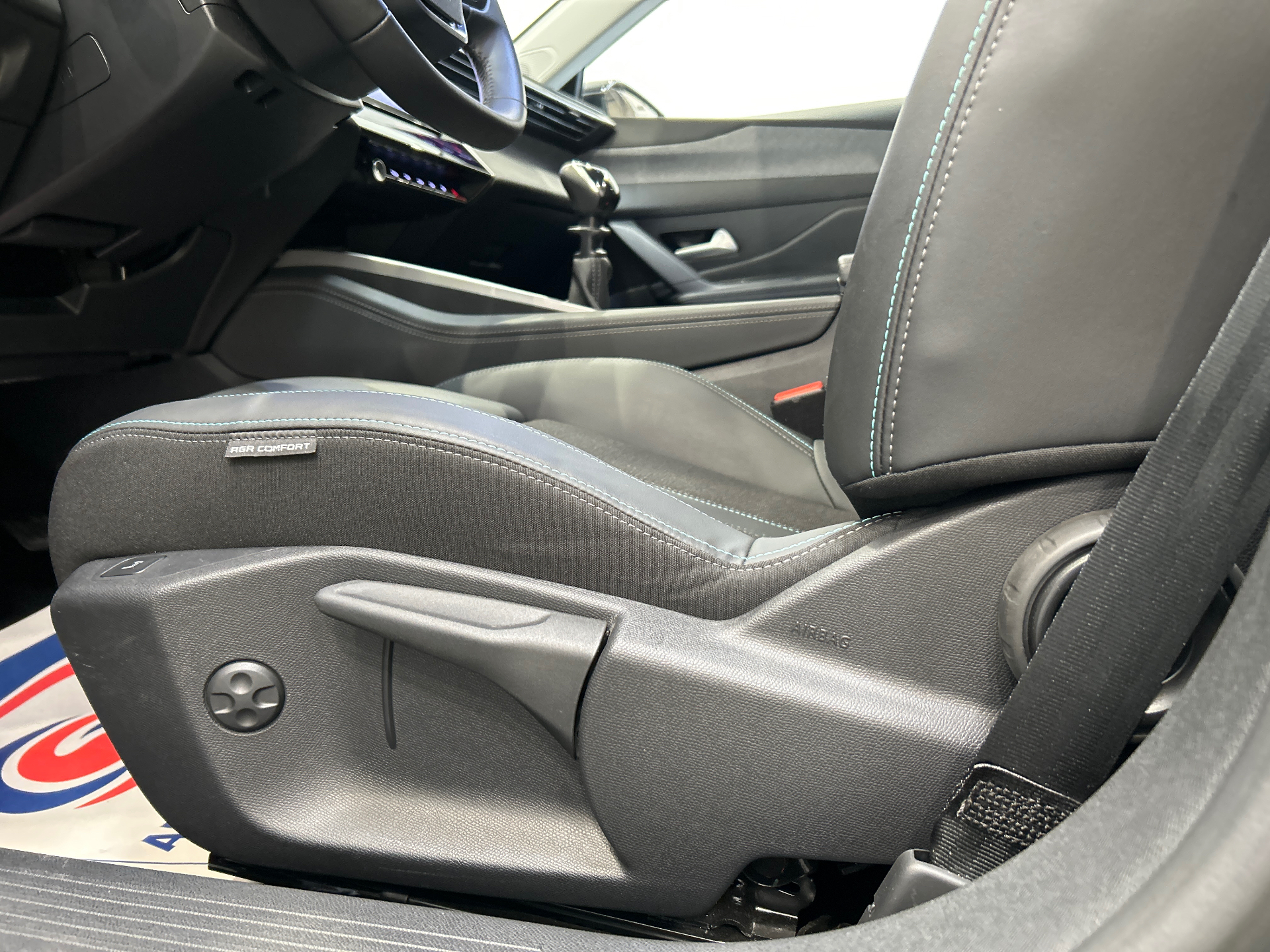 PEUGEOT 308 Berline Allure 130 ch S&S BVM6