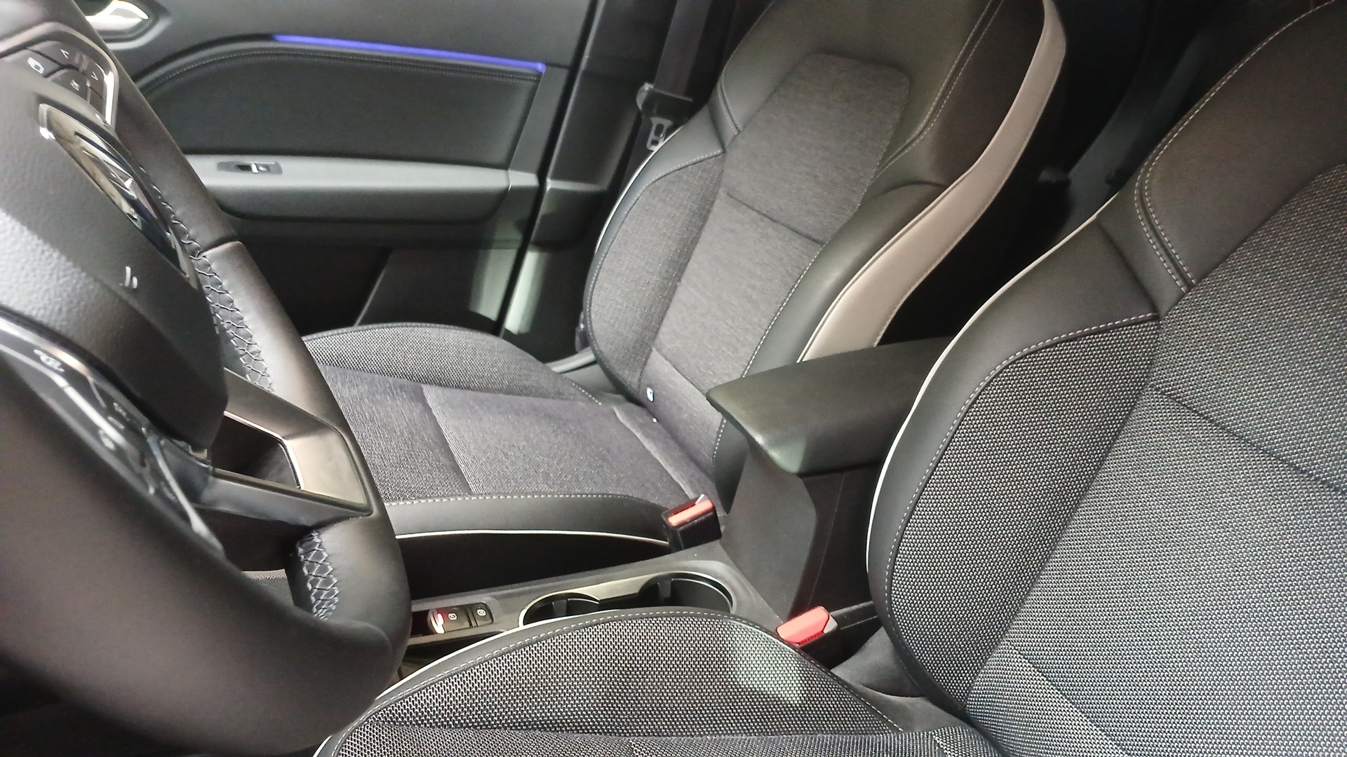 RENAULT CAPTUR techno fast track E-Tech hybride 145
