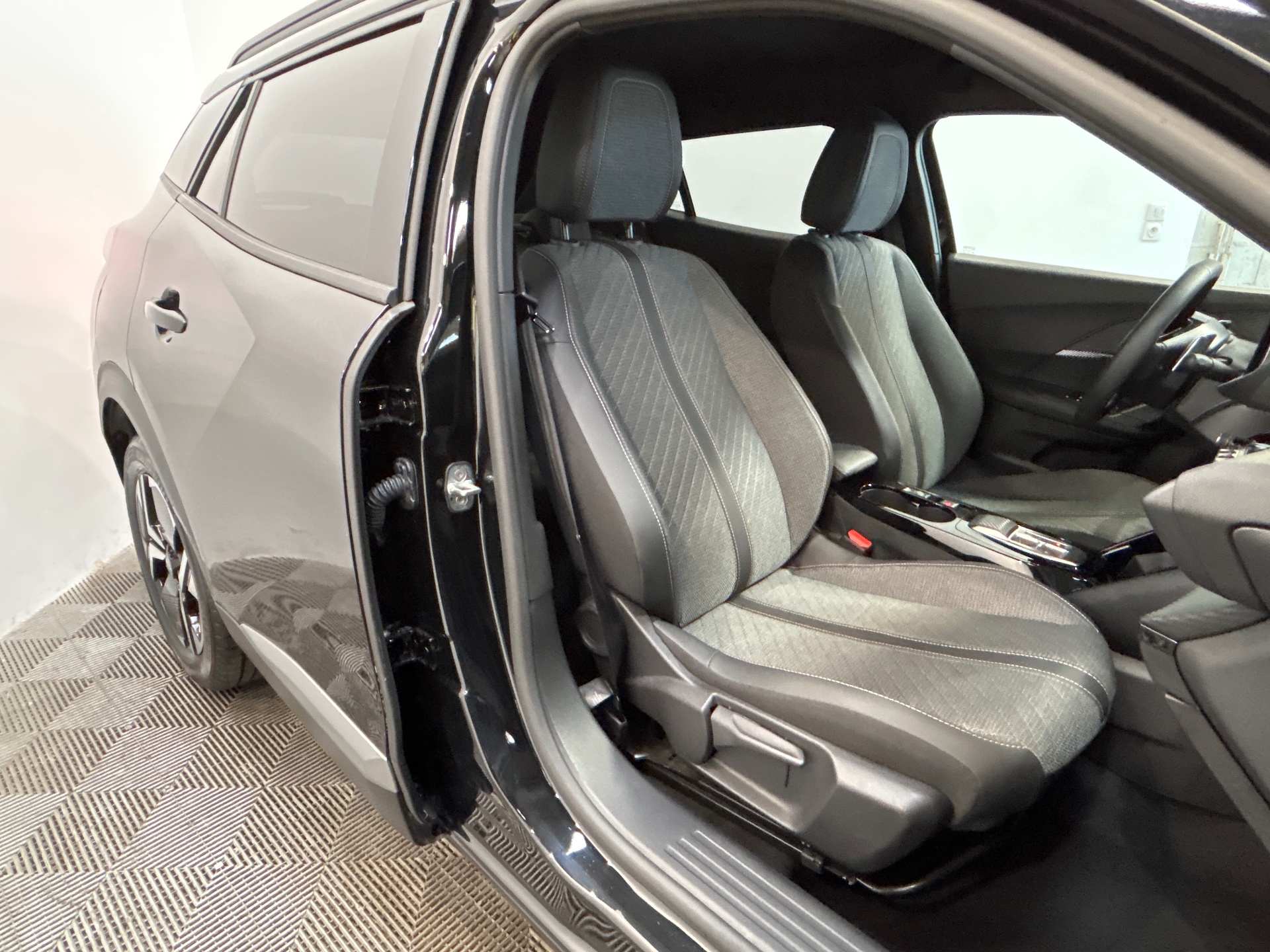 PEUGEOT 2008 Allure 130 ch S&S EAT8