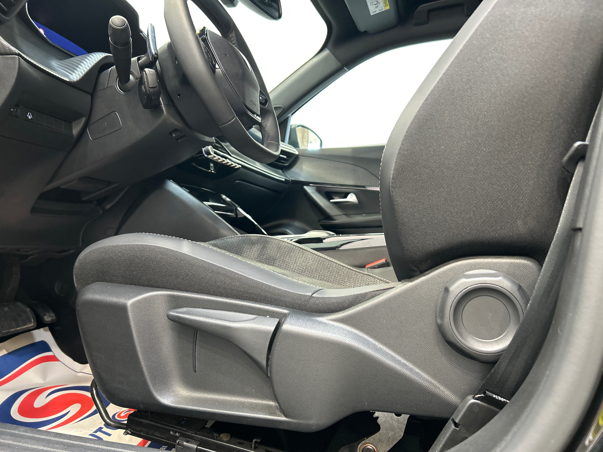 PEUGEOT 2008 Allure 130 ch S&S EAT8