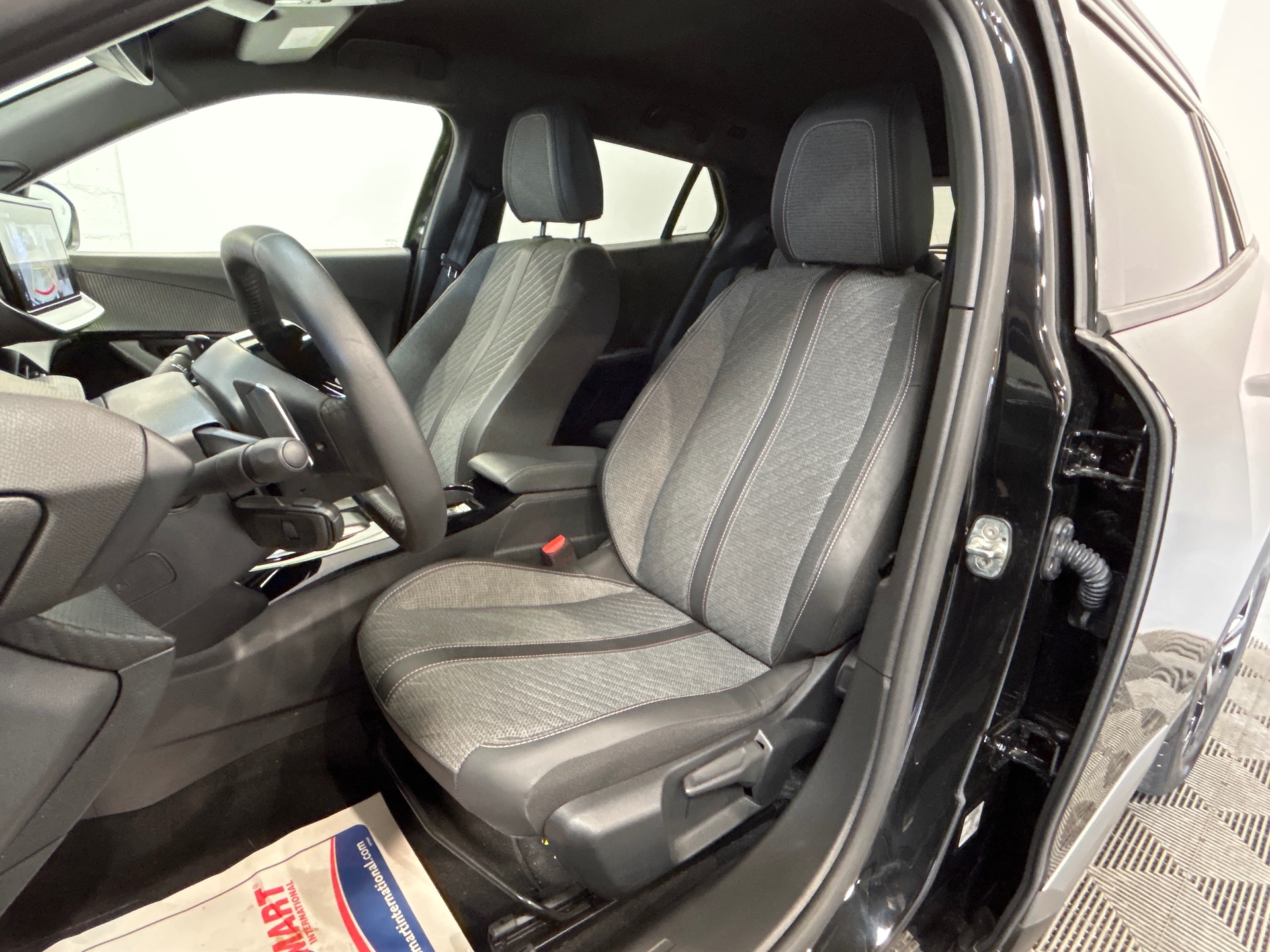 PEUGEOT 2008 Allure 130 ch S&S EAT8