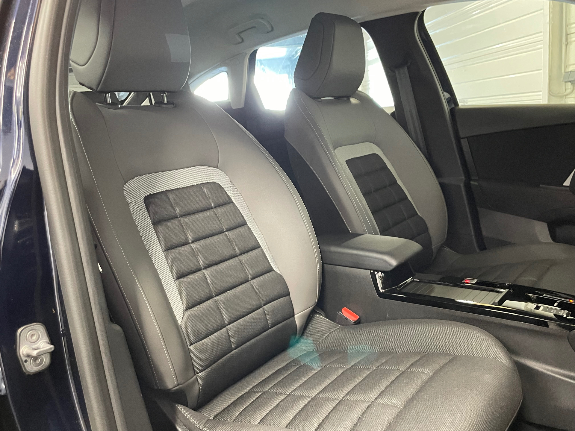 CITROEN C4 Hybride 145 ch e-DCS6 Plus
