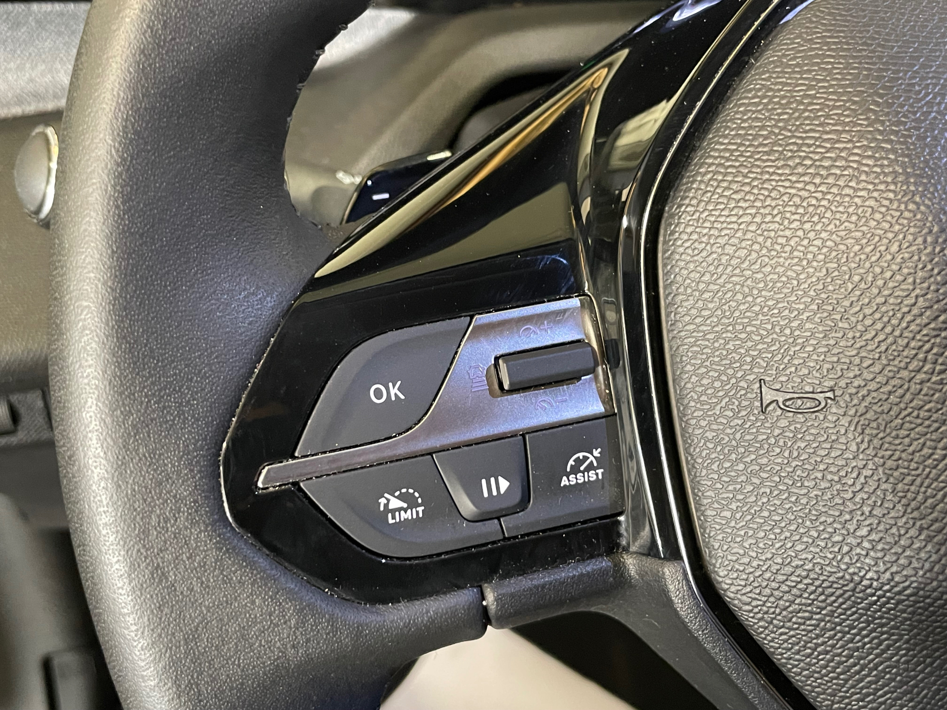 PEUGEOT 408 Hybrid 145 e-DCS6 Allure
