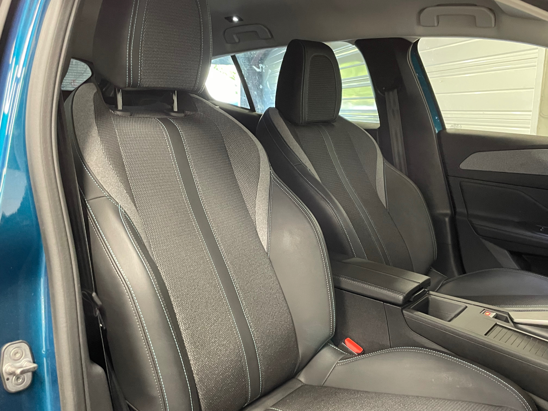 PEUGEOT 408 Hybrid 145 e-DCS6 Allure