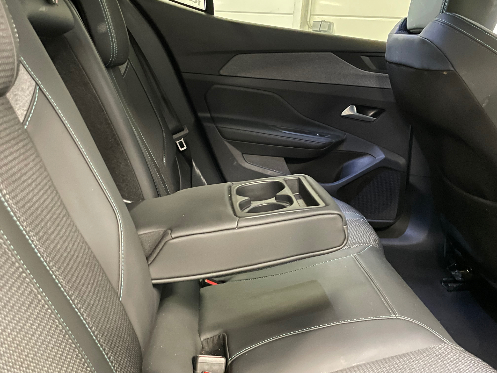 PEUGEOT 408 Hybrid 145 e-DCS6 Allure
